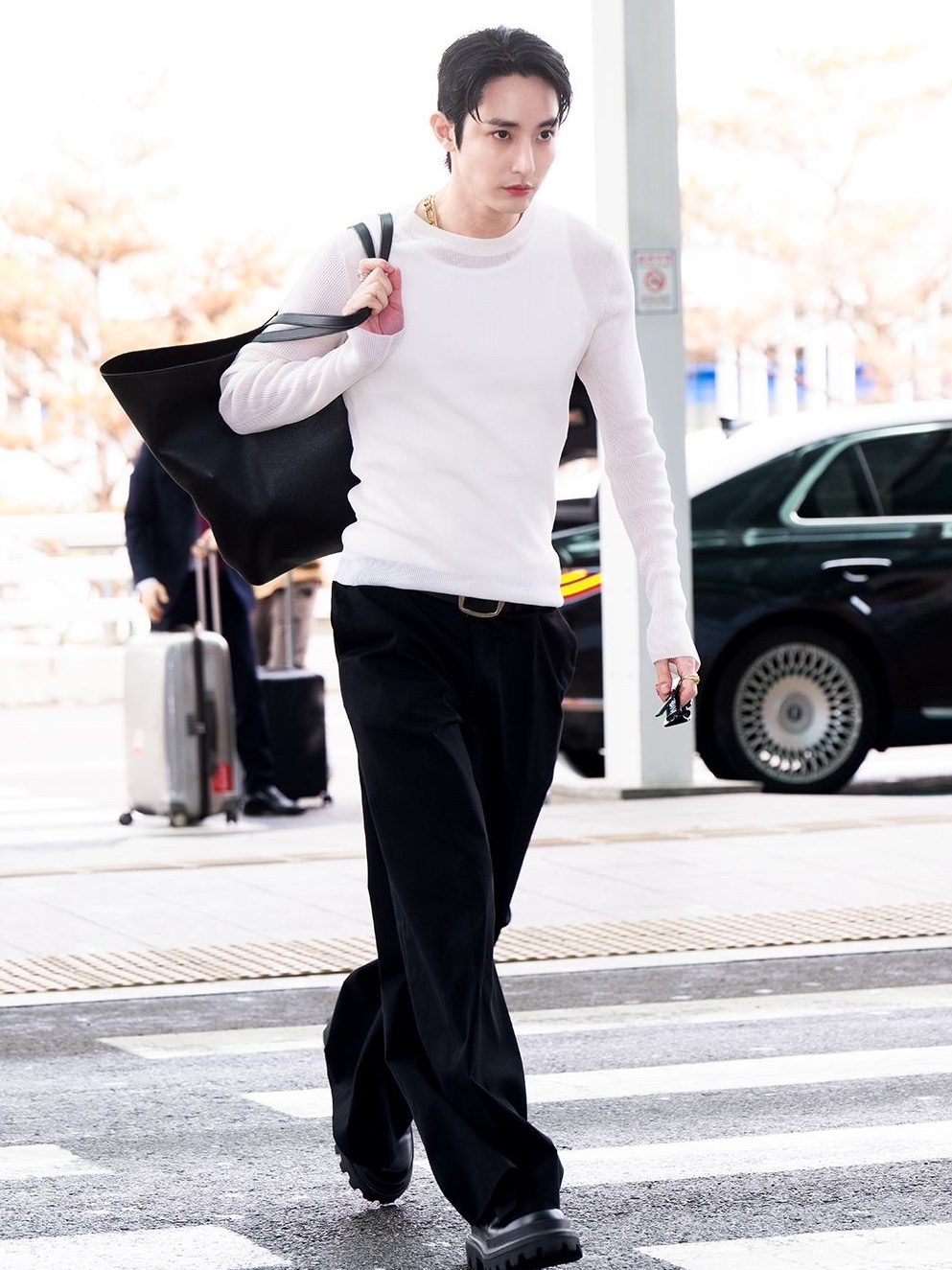 Dolce & Gabbana Lux Leather Belt with Crossover DG Logo Buckle Black Ruthenium 착용 스타일