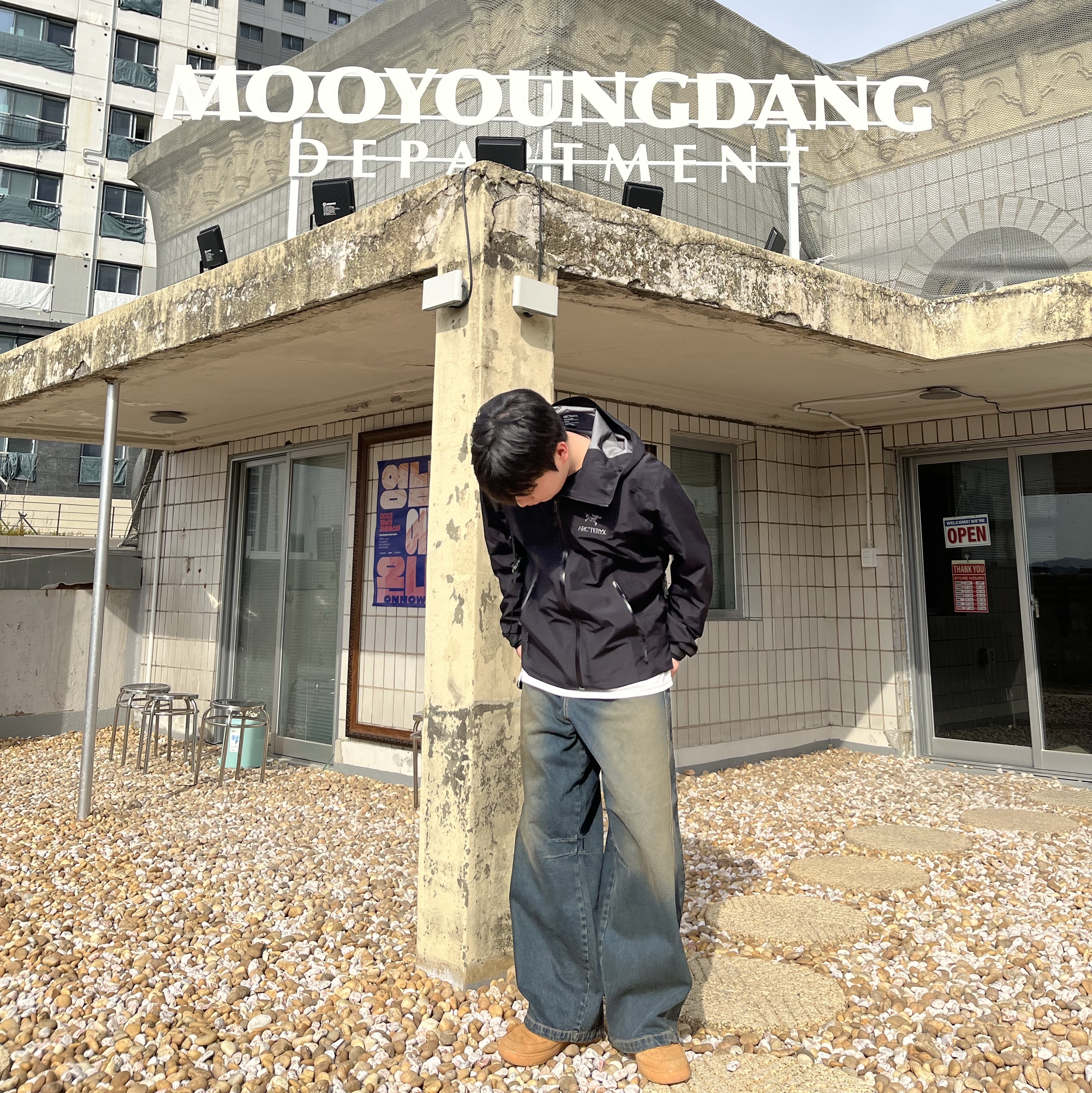 Arc'teryx Beta LT Jacket Black, Nike Air Force 1 '07 WB Flax 착용 스타일 - 1