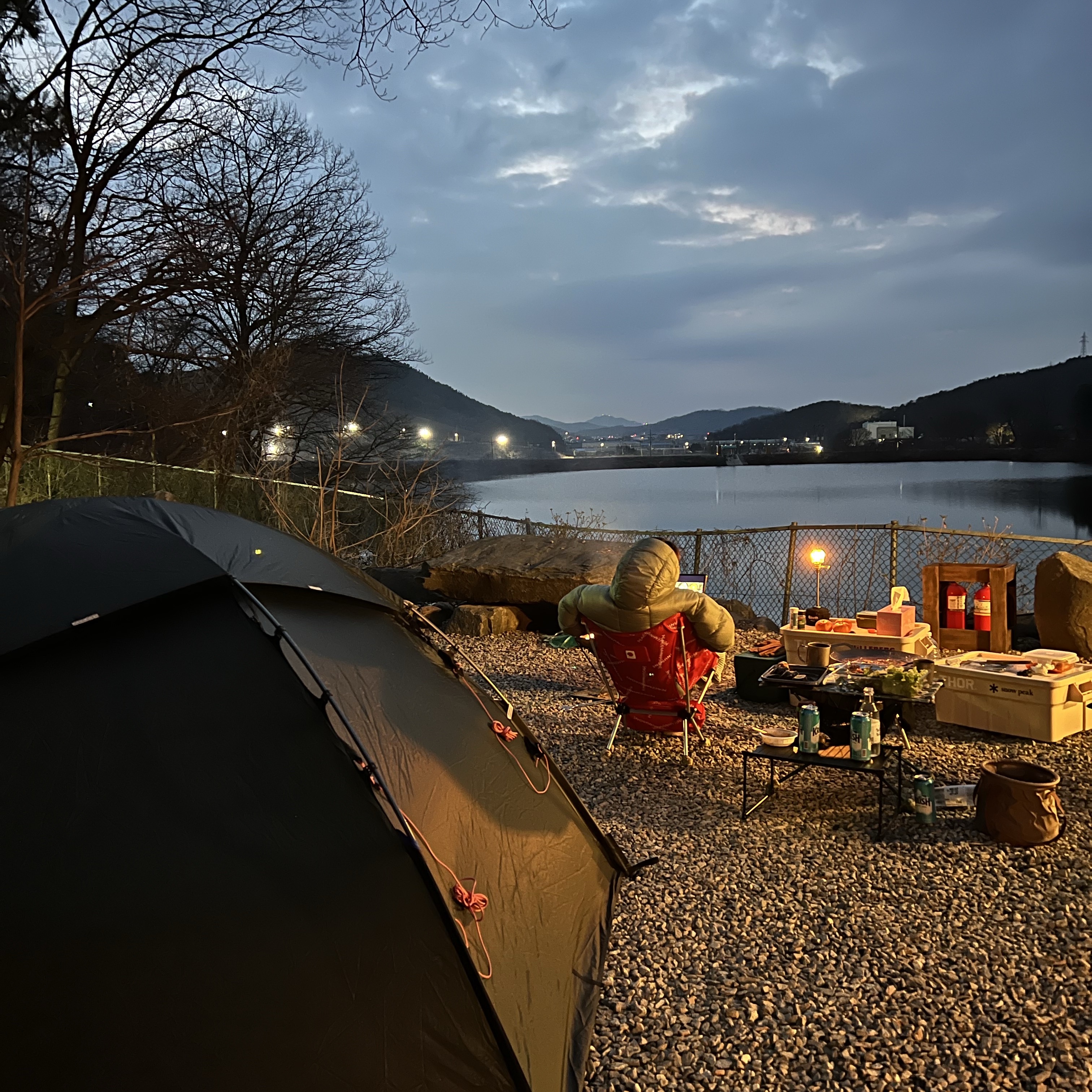 Hilleberg Staika Green, Helinox x Peaceminusone Chair One Red - Helinox Japan Exclusive 착용 스타일 - 1