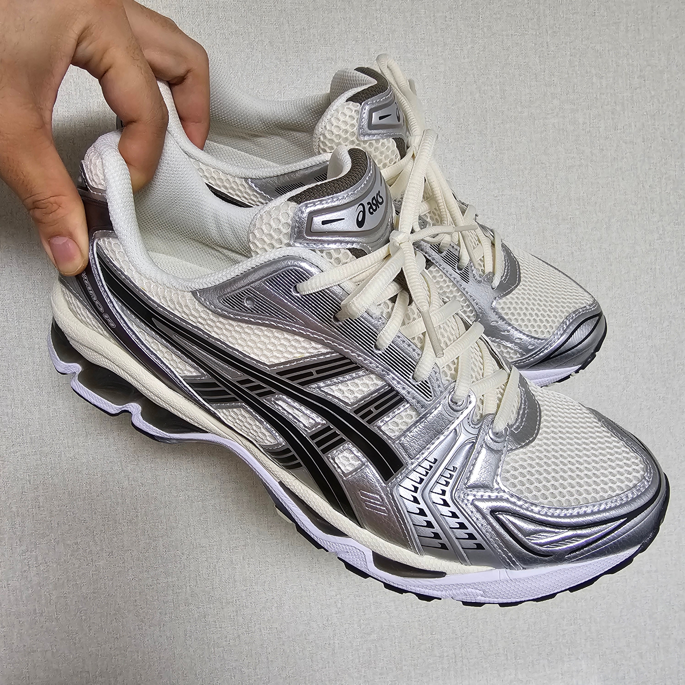 Asics Gel-Kayano 14 Cream Black 착용 스타일