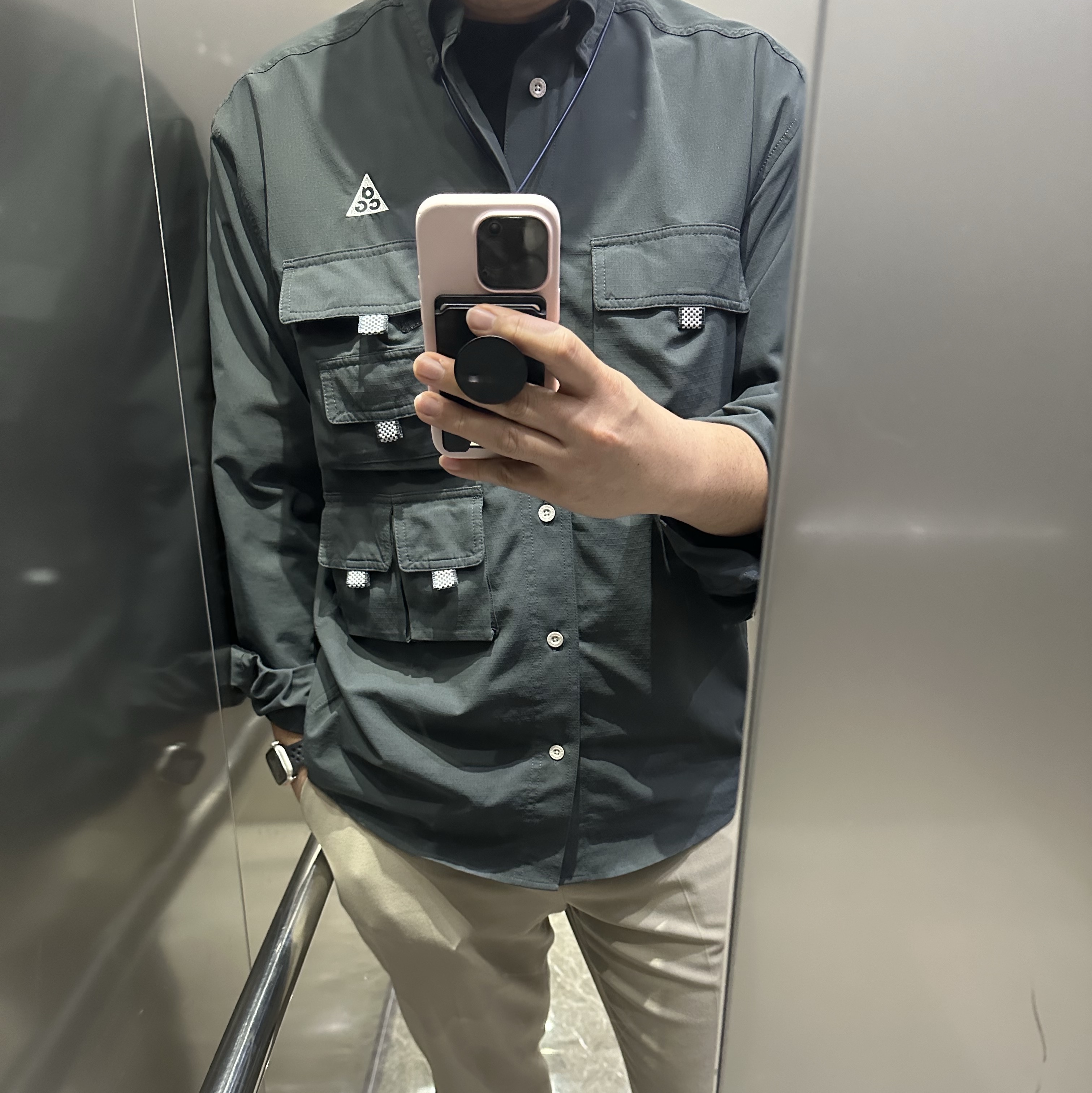 Nike ACG Dri-Fit UV Devastation Trail Shirt Dark Smoke Grey - Asia, Apple iPhone 14 Pro 512GB Space Black (Korean Ver.) 착용 스타일
