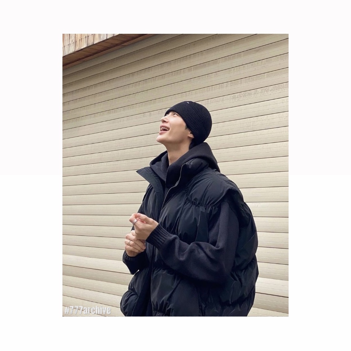 Maison Margiela Four Stitches Beanie Navy, Ader Error Aren Down Vest Noir 착용 스타일 - 3