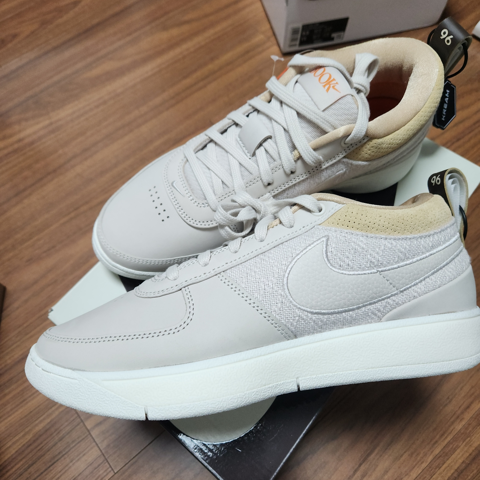 Nike Book 1 EP Light Orewood Brown 착용 스타일