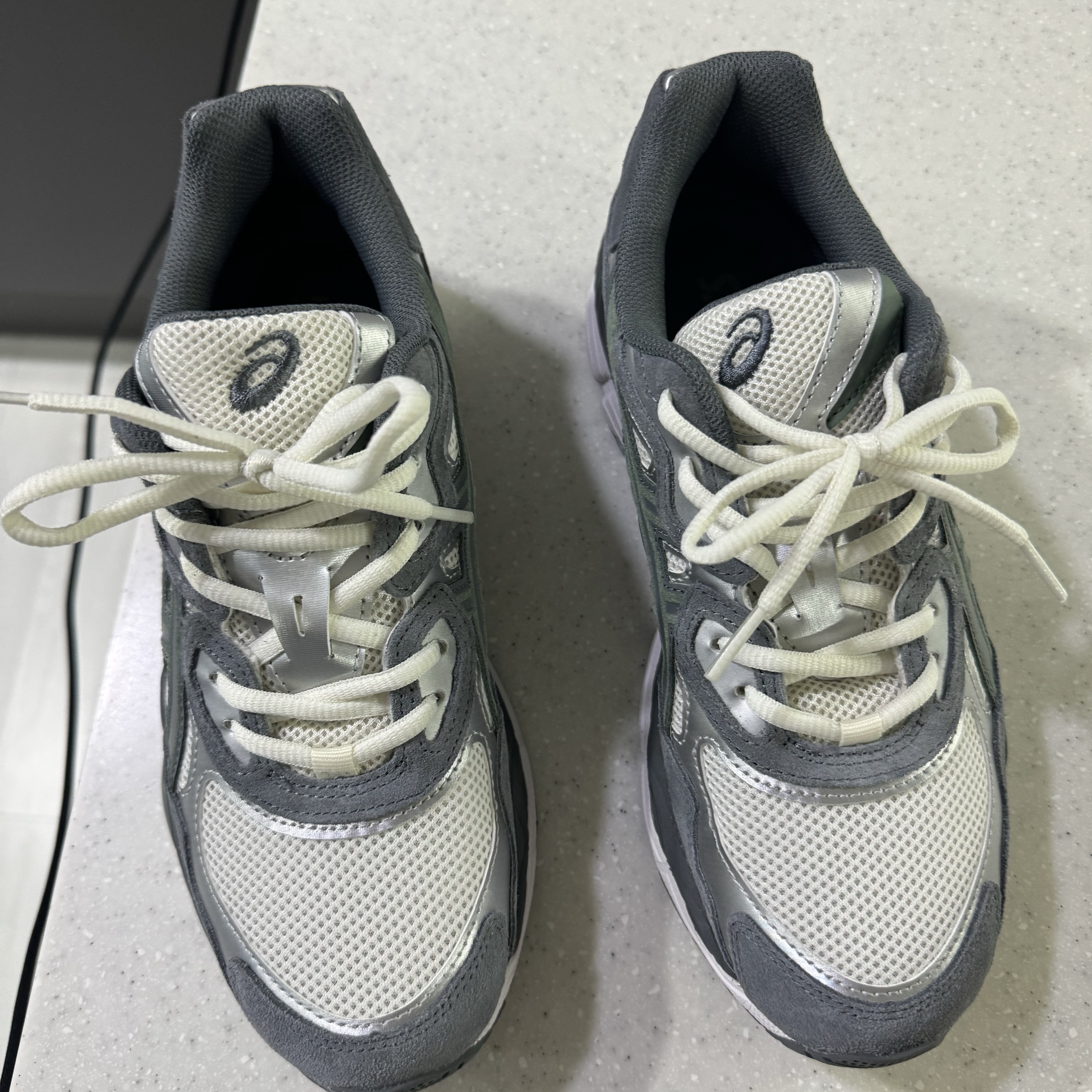 Asics Gel-NYC Cream Steel Grey 착용 스타일 - 3