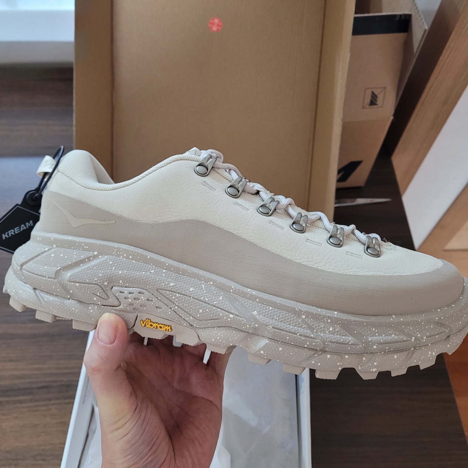 Hoka Tor Summit 2 Oat Milk Oxford Tan 착용 스타일 - 7