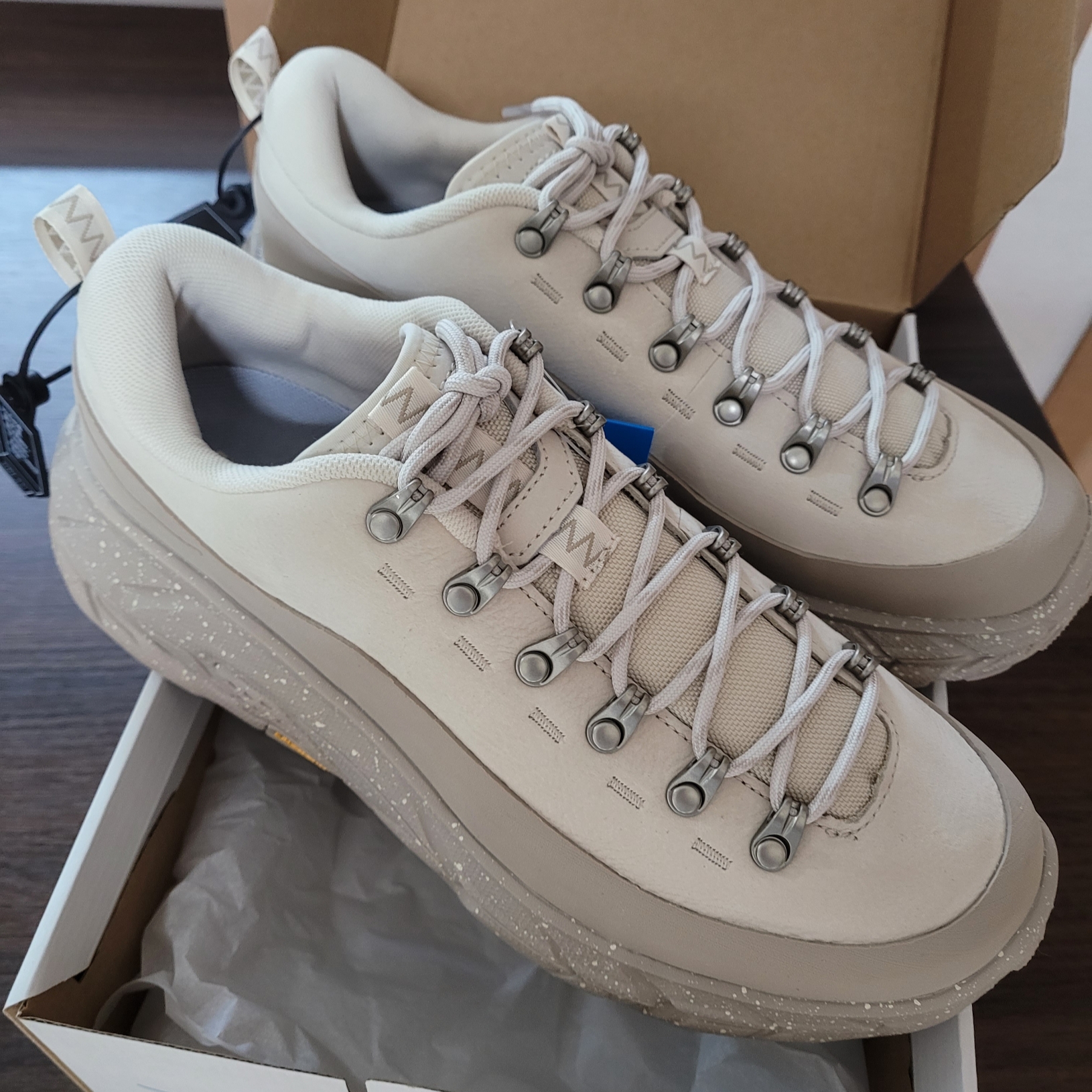 Hoka Tor Summit 2 Oat Milk Oxford Tan 착용 스타일 - 4