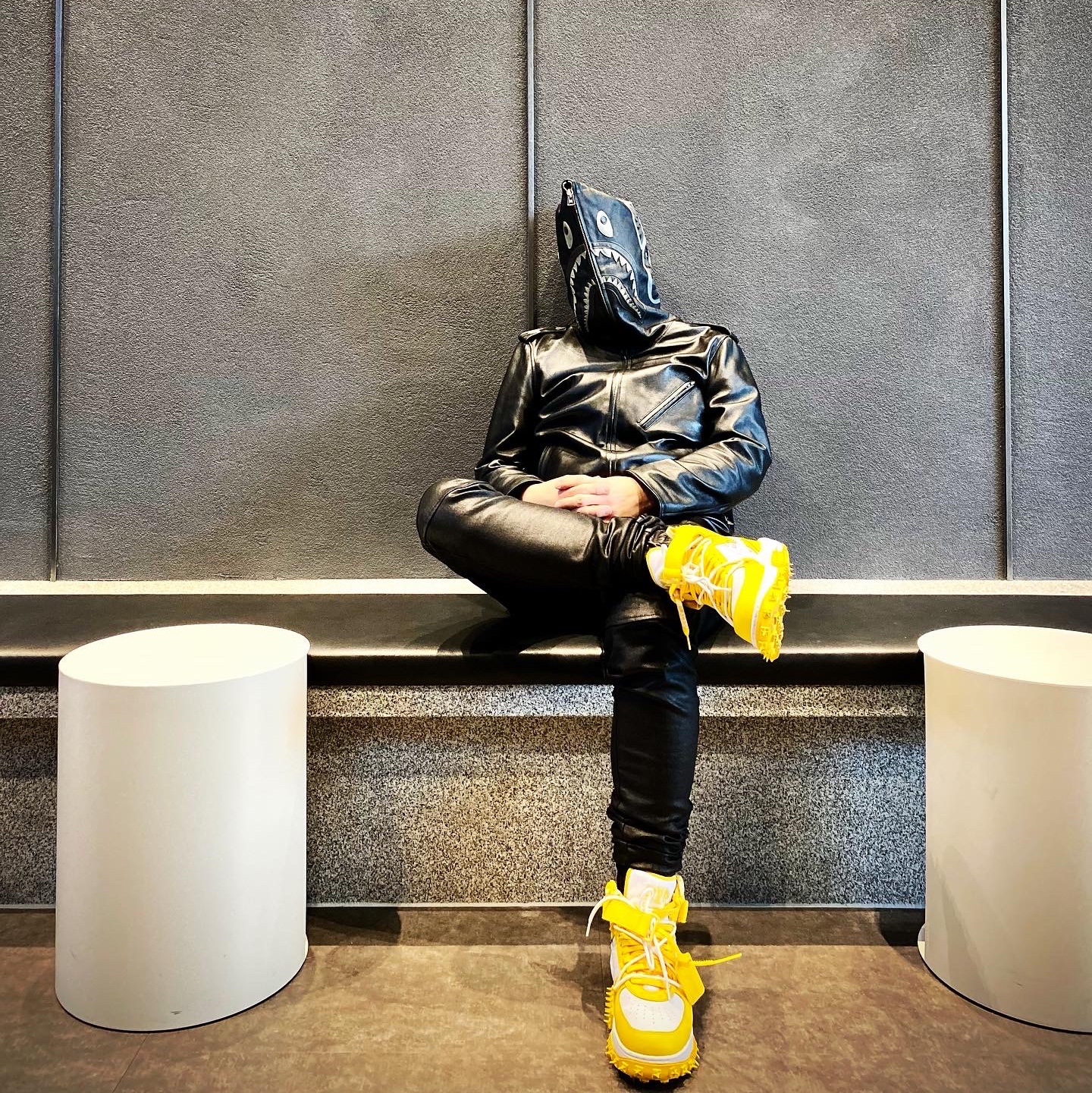 Nike x Off-White Air Force 1 Mid SP Leather Varsity Maize 착용 스타일