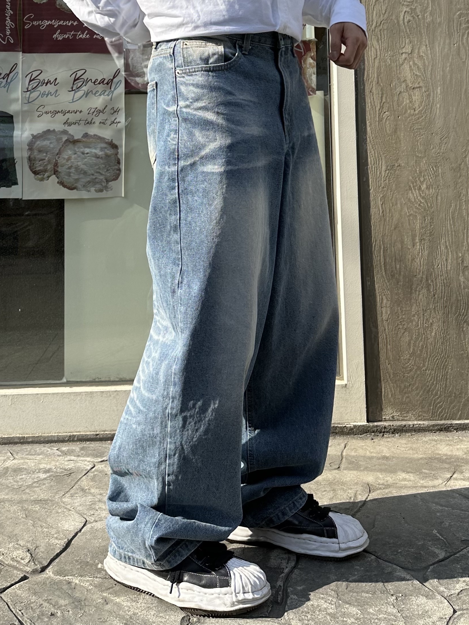 Maison Mihara Yasuhiro Blakey OG Sole Canvas Low-top Sneakers Black White, Maison Mihara Yasuhiro Blakey Puffer OG Sole Leather Low-top Sneakers Black 착용 스타일 - 3