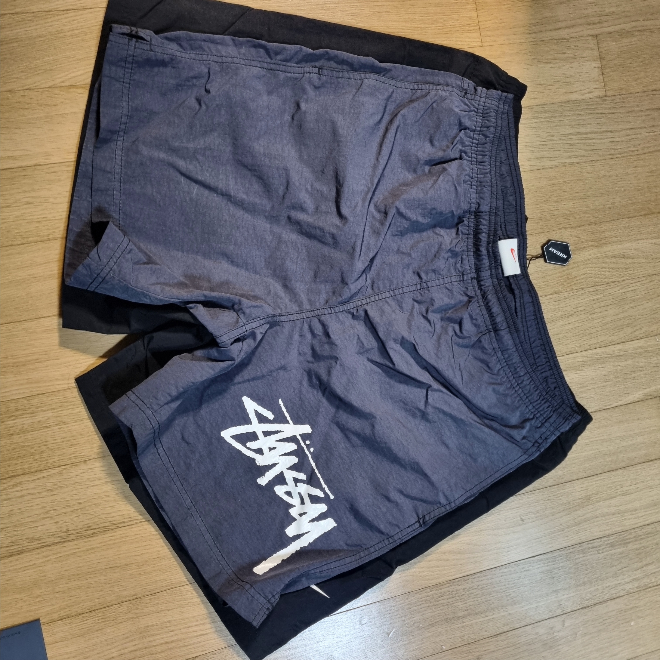 Nike x Stussy Shorts Black (FJ9167-010), Nike x Stussy Water Shorts Off Noir 착용 스타일