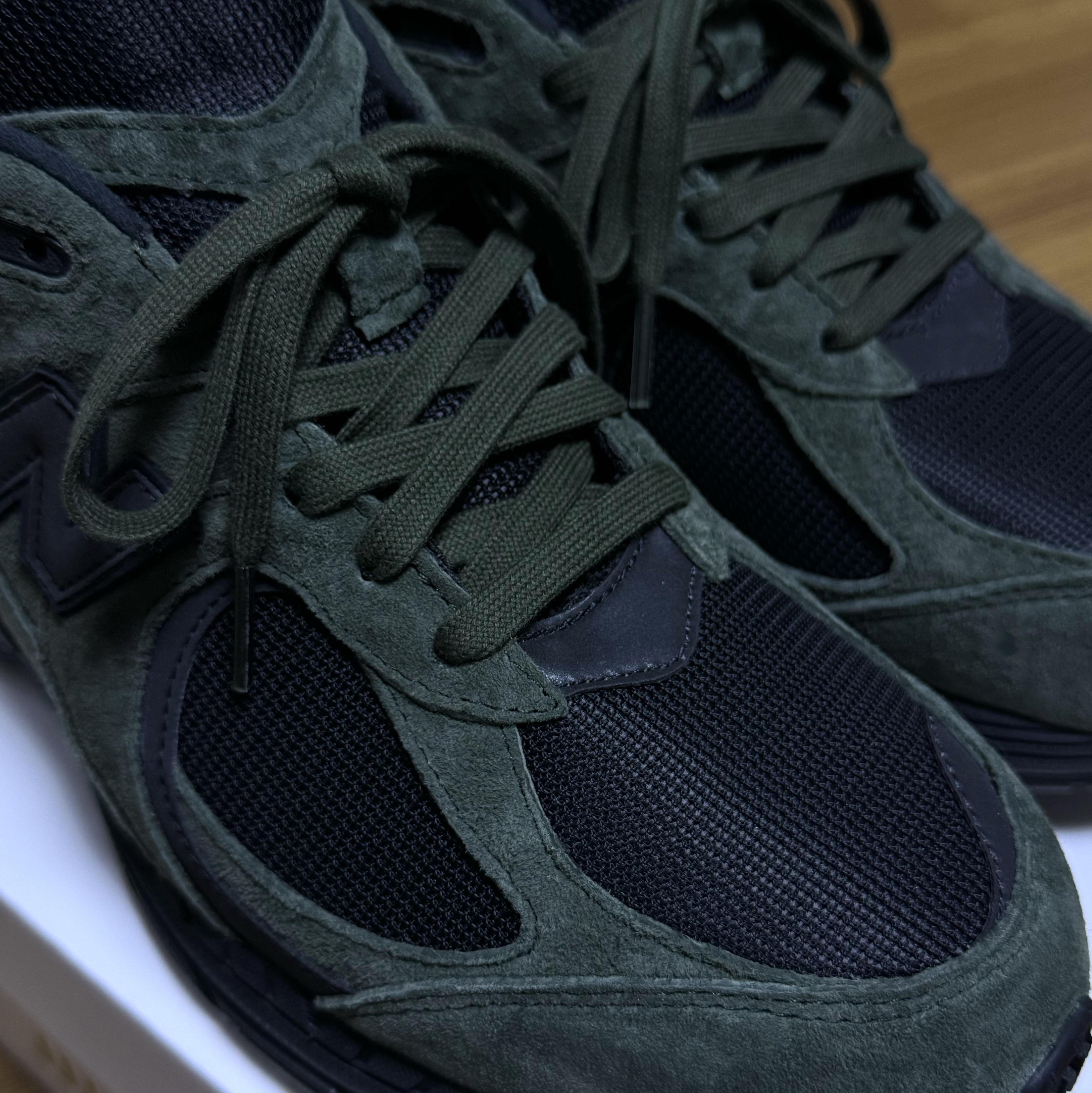 New Balance x JJJJound 2002R Gore-Tex Pine 착용 스타일 - 2