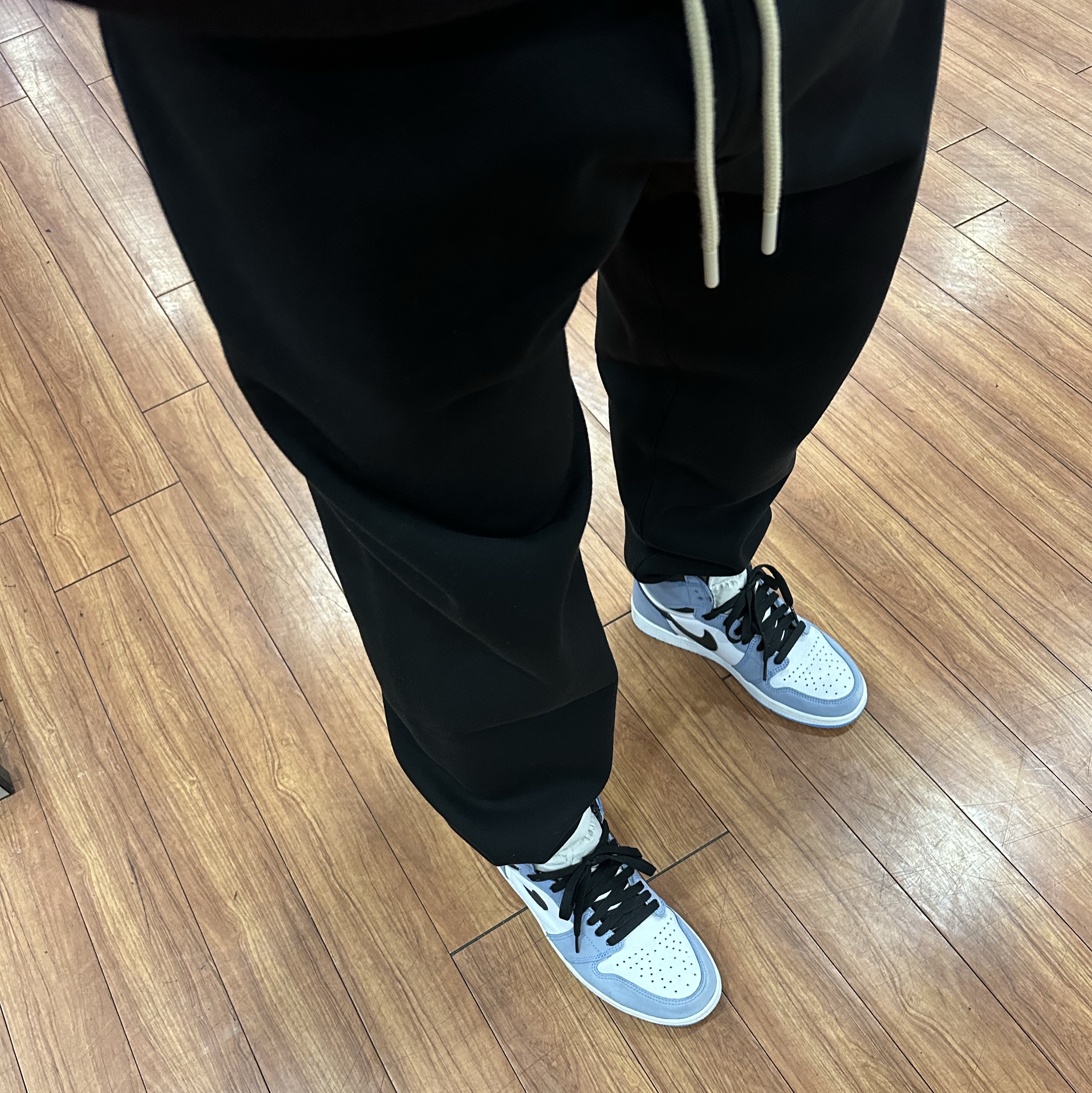 Essentials Sweatpants Jet Black - 23FW, Essentials Hoodie Jet Black - 23FW 착용 스타일 - 4