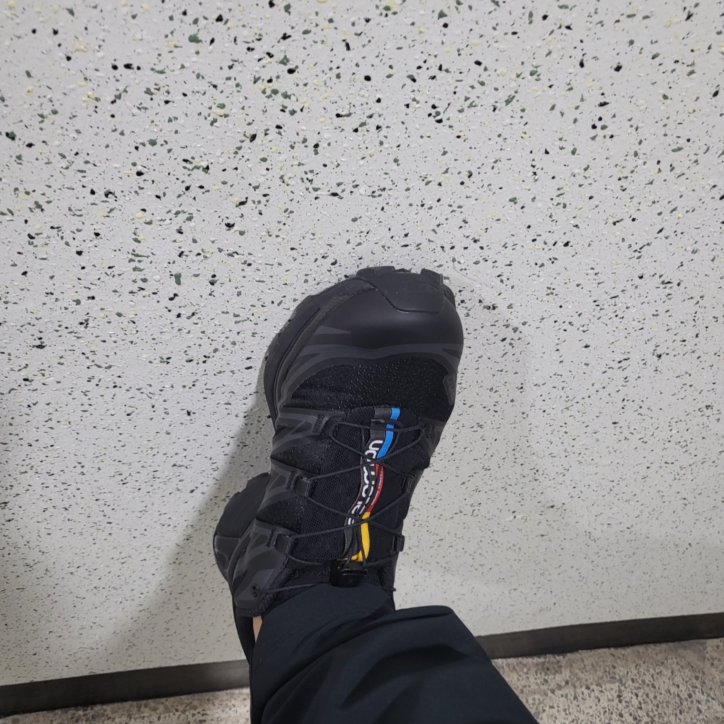 Salomon XT-6 ADV Black 착용 스타일
