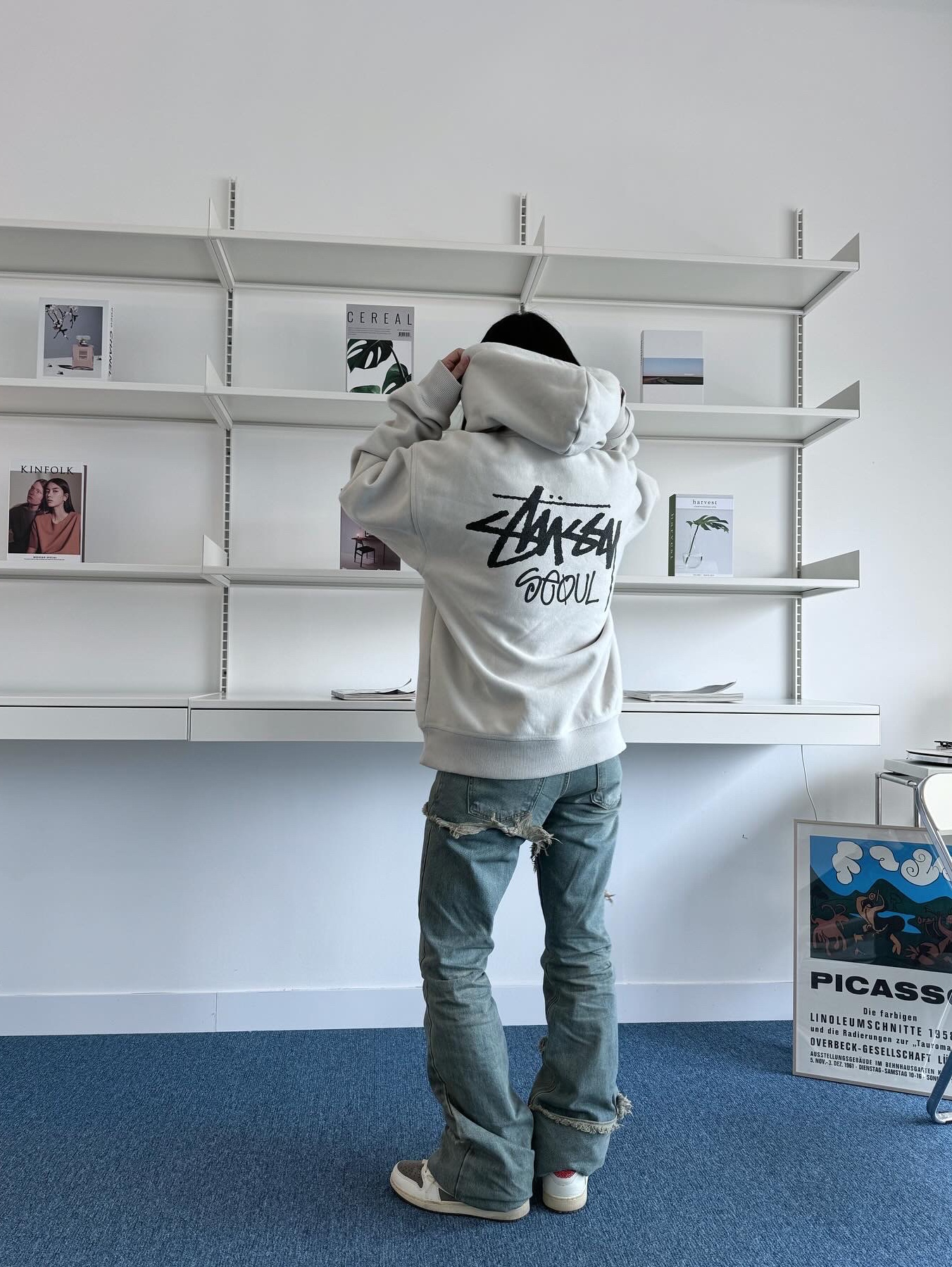 Jordan 1 x Travis Scott Retro Low OG SP Sail and Ridgerock, Stussy Stock Seoul Hood Smoke 2022 착용 스타일 - 1