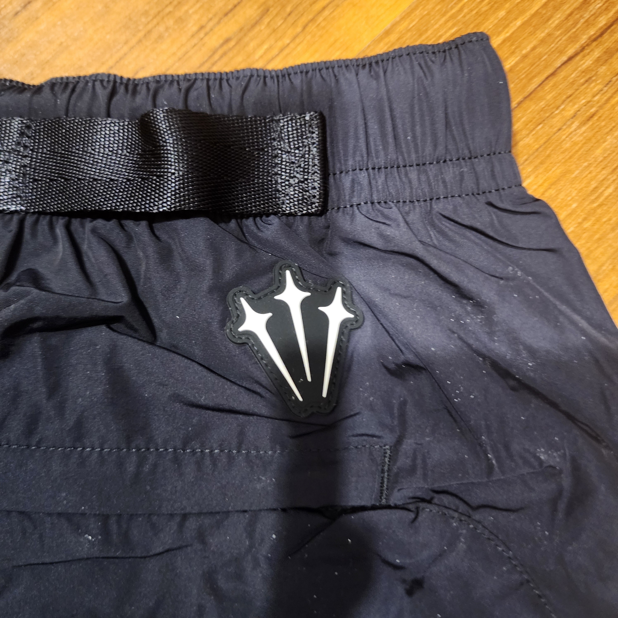 Nike x Drake Nocta Woven Track Pants Black (FN7668-010) 착용 스타일 - 3
