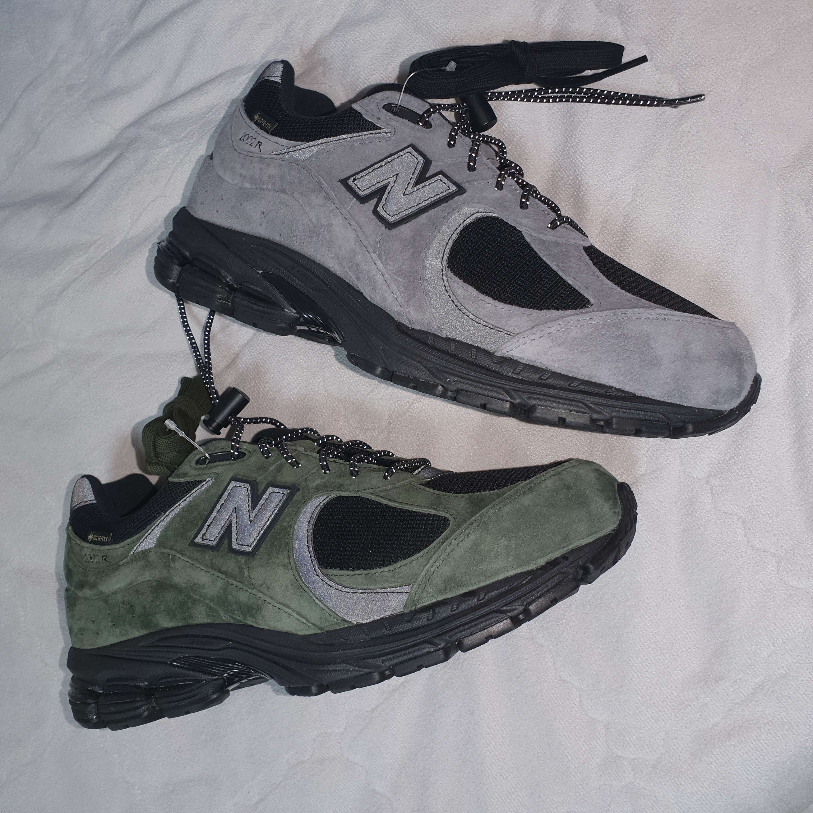 New Balance x JJJJound 2002R Gore-Tex Charcoal, New Balance x JJJJound 2002R Gore-Tex Pine 착용 스타일 - 2