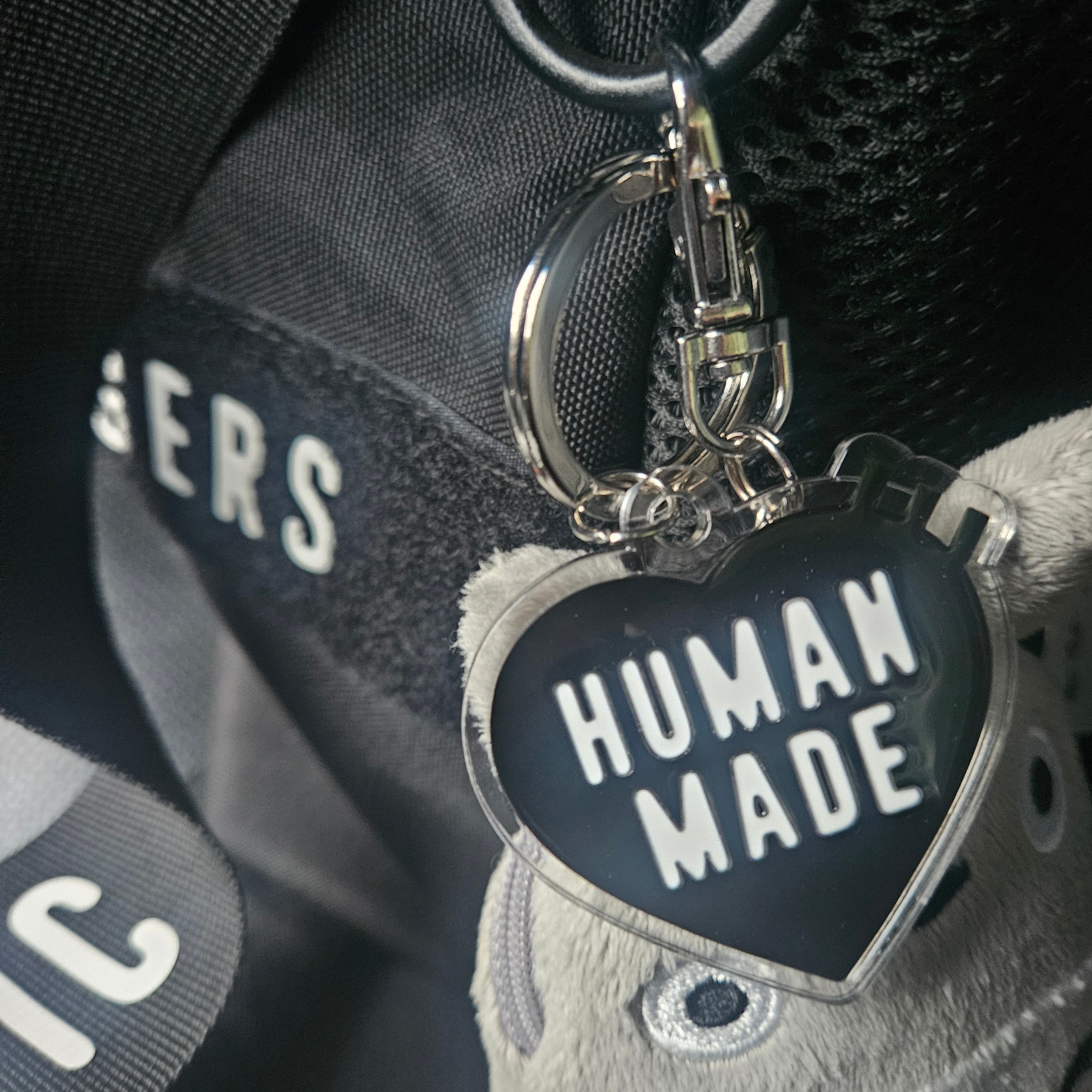 Human Made Heart Keyring Black 착용 스타일