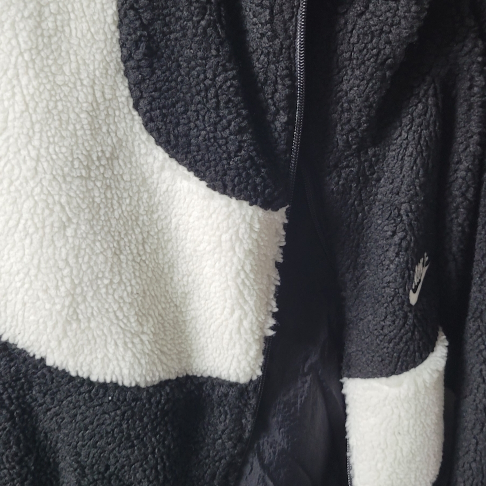 Nike Big Swoosh Full Zip Jacket Black Sail 착용 스타일