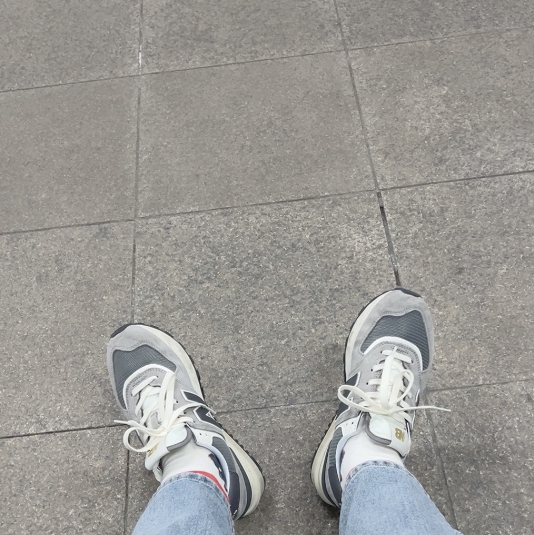 New Balance 574 Legacy Grey 착용 스타일