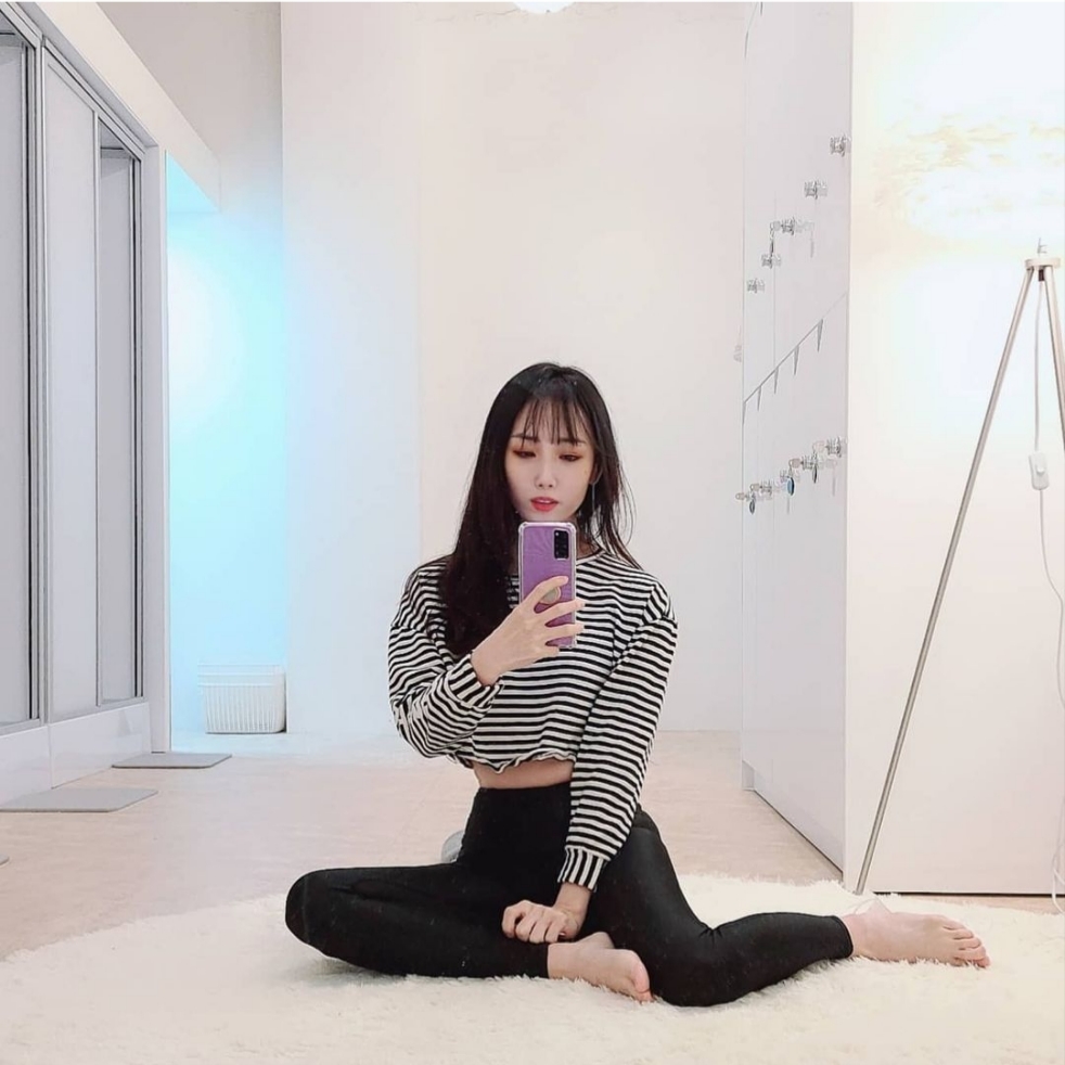 (W) Alo Yoga High Waist Airlift Leggings Black 착용 스타일