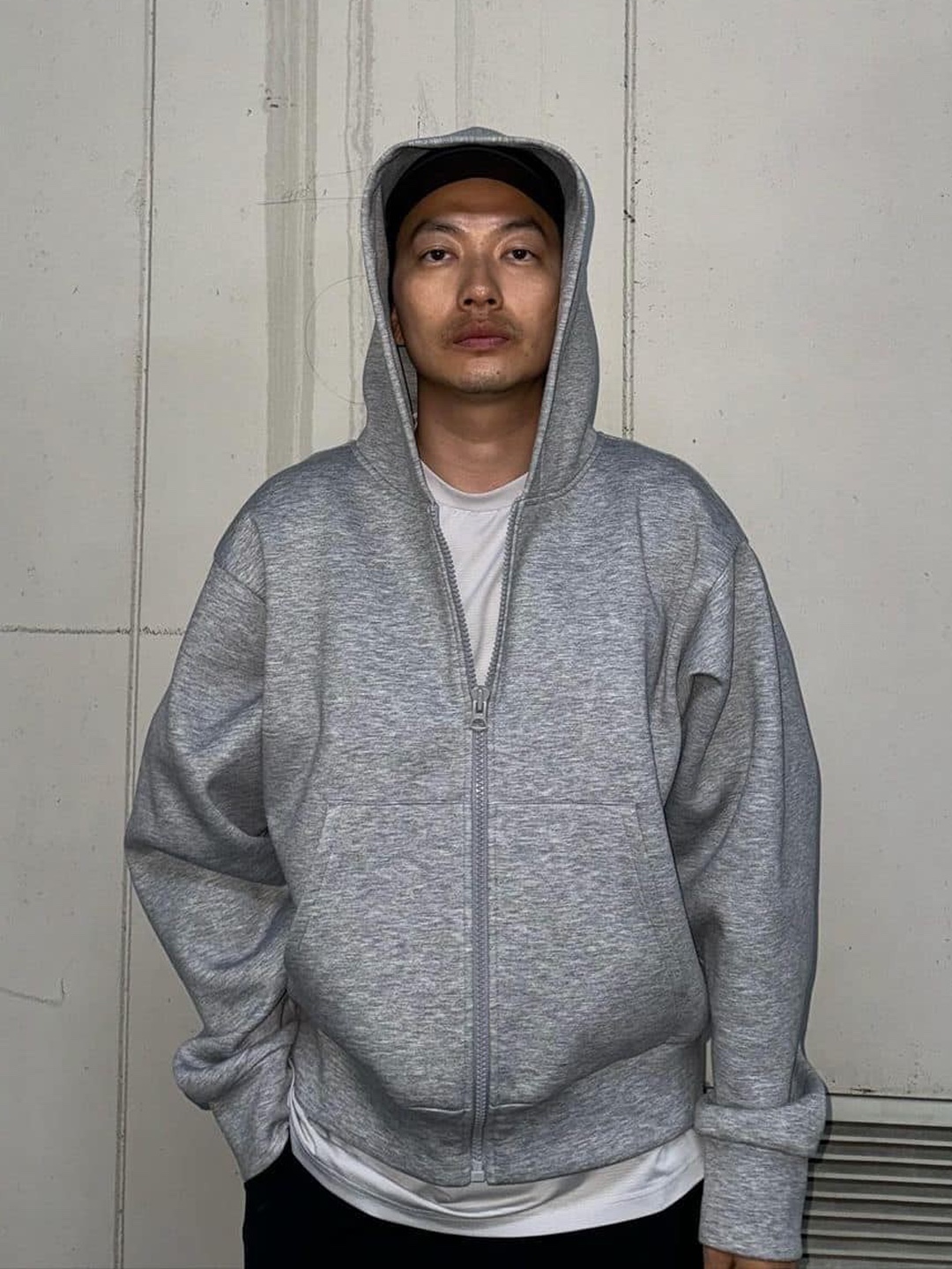 Stussy Basic Stussy Zip Hoodie Ash Heather 2023, IAB Studio x Obey Icon Extra Heavy Zip Hoodie Grey Heather 착용 스타일 - 2