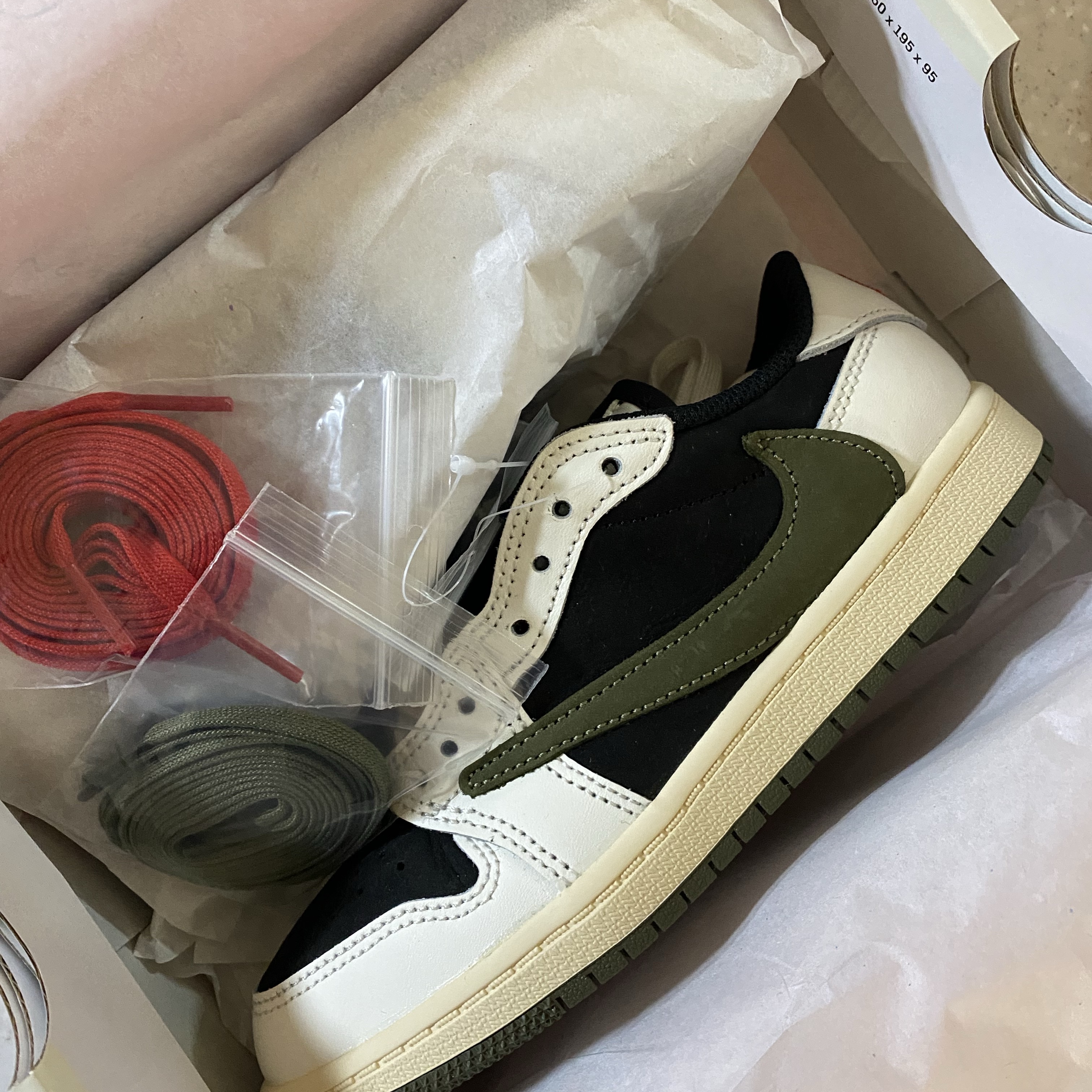 (PS) Jordan 1 x Travis Scott Retro Low OG SP Medium Olive 착용 스타일