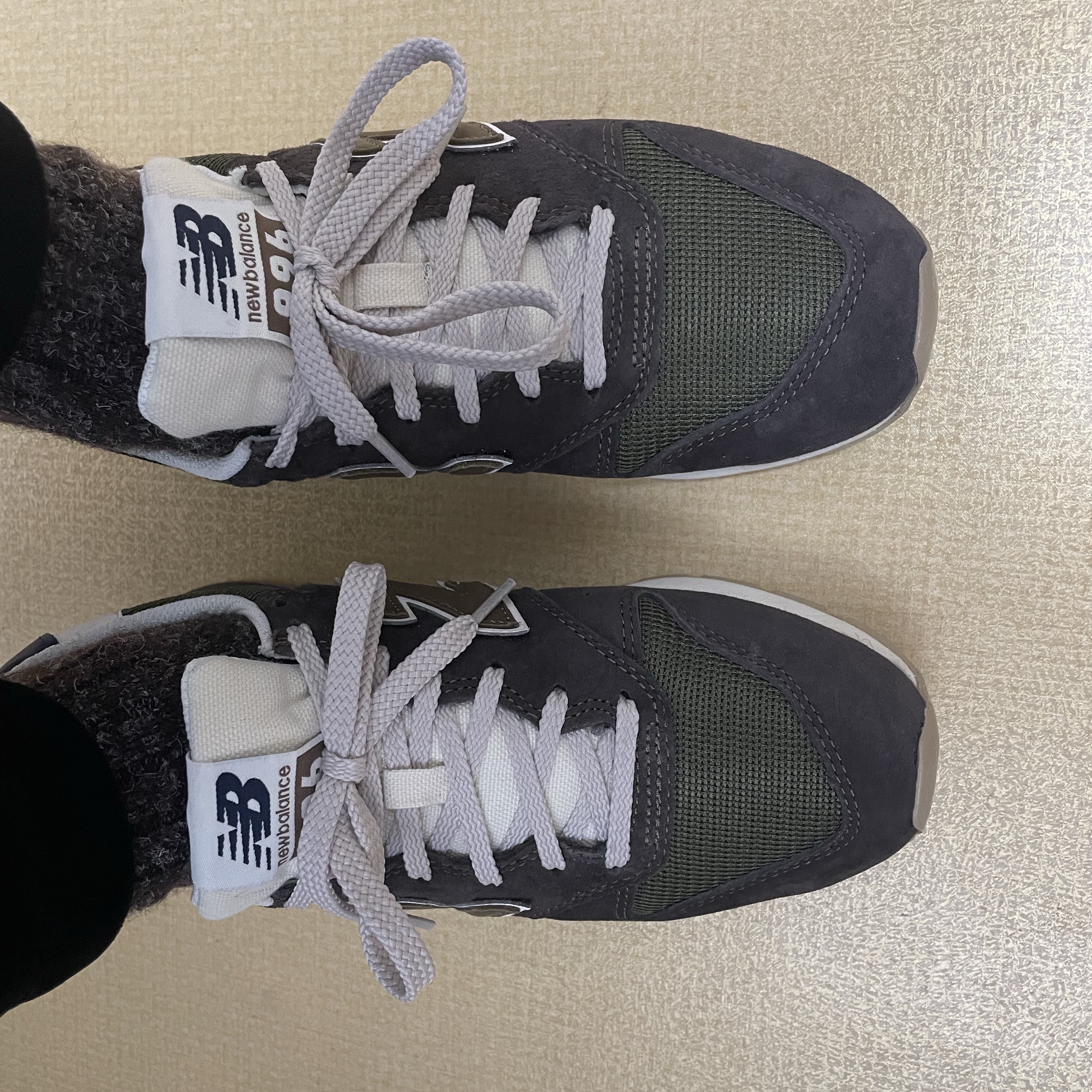 New Balance 996 Brown 착용 스타일 - 1