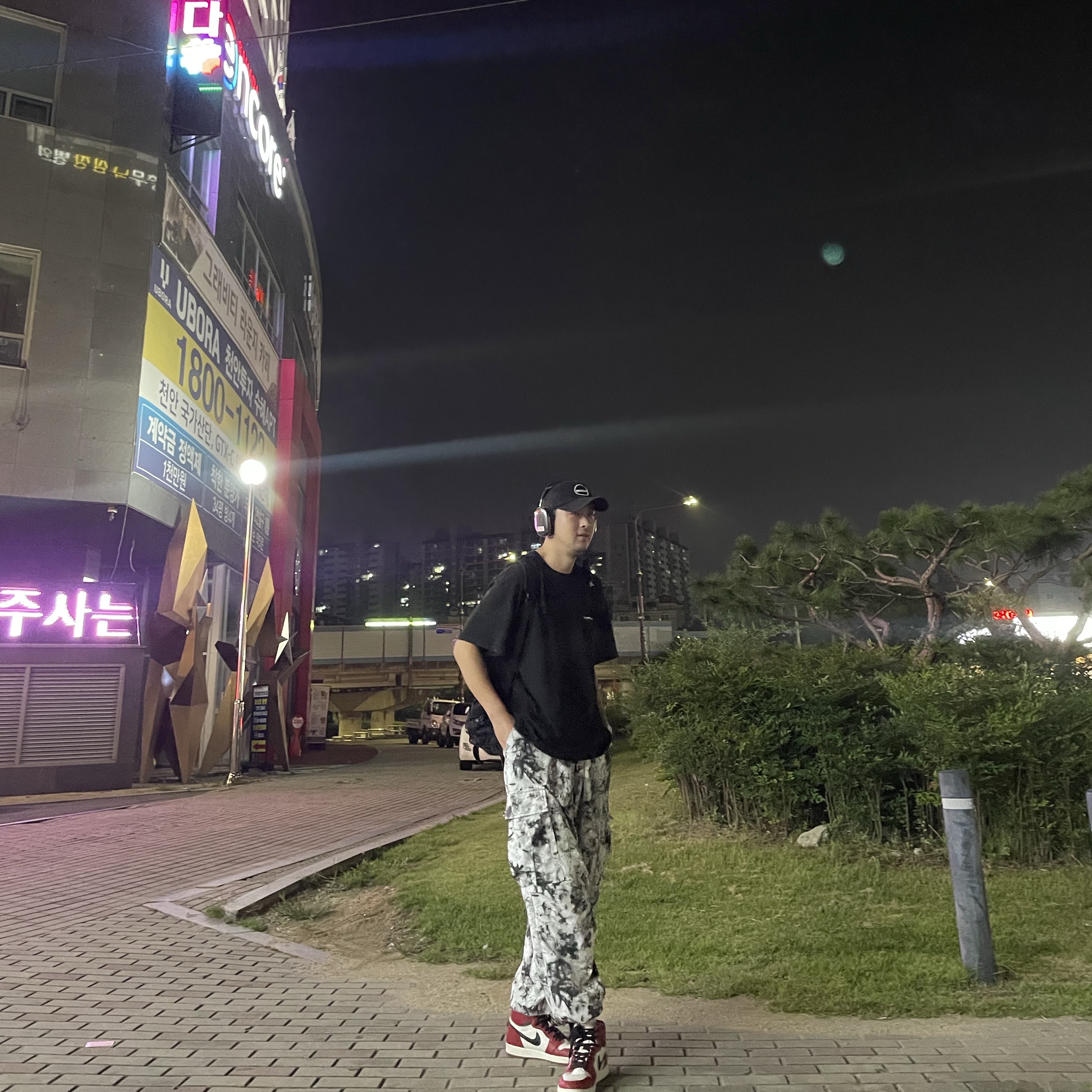 Jordan 1 Retro High OG Chicago 2022, Apple AirPods Max Lightning Space Gray (Korean Ver.) 착용 스타일