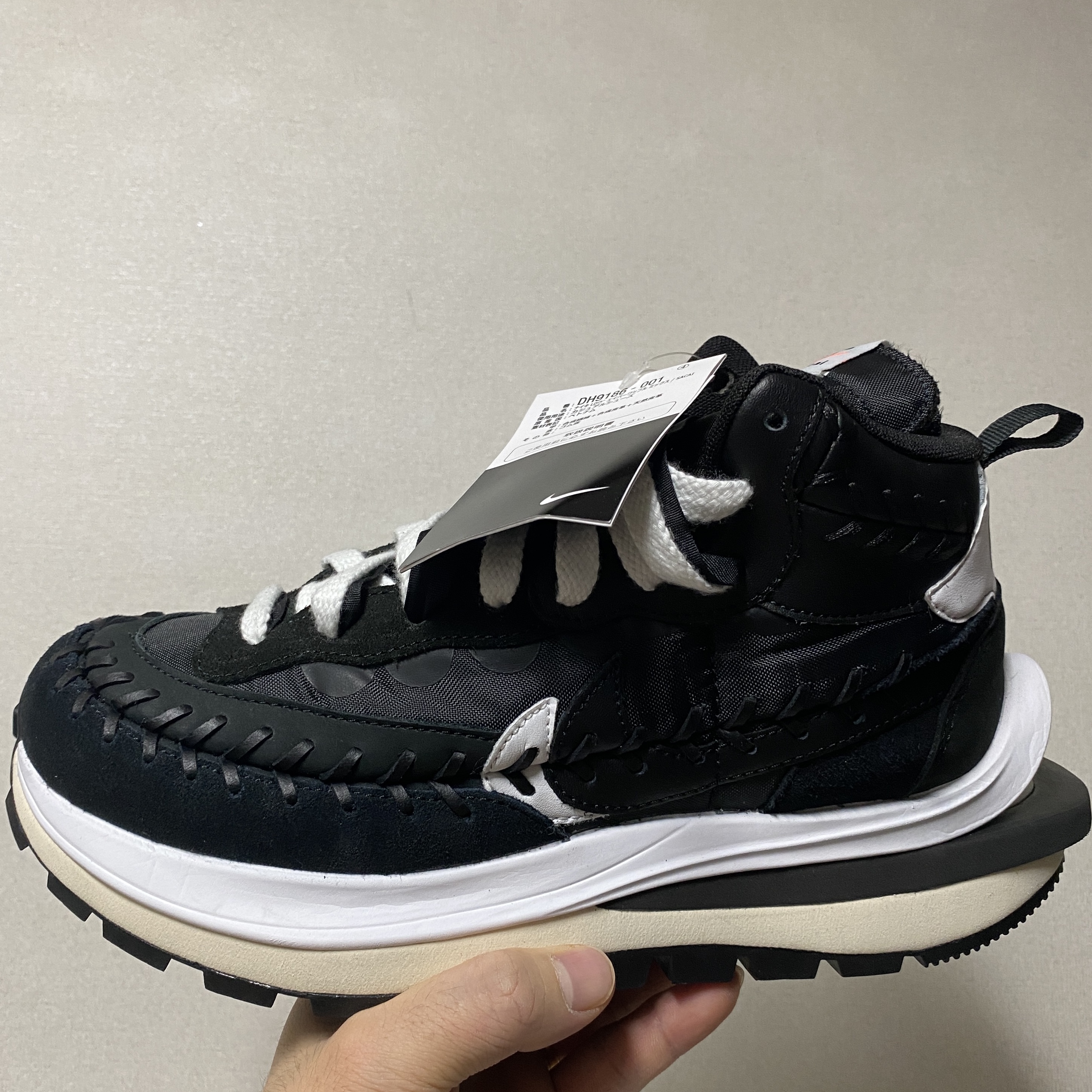Nike x Sacai x Jean Paul Gaultier VaporWaffle Black White 착용 스타일