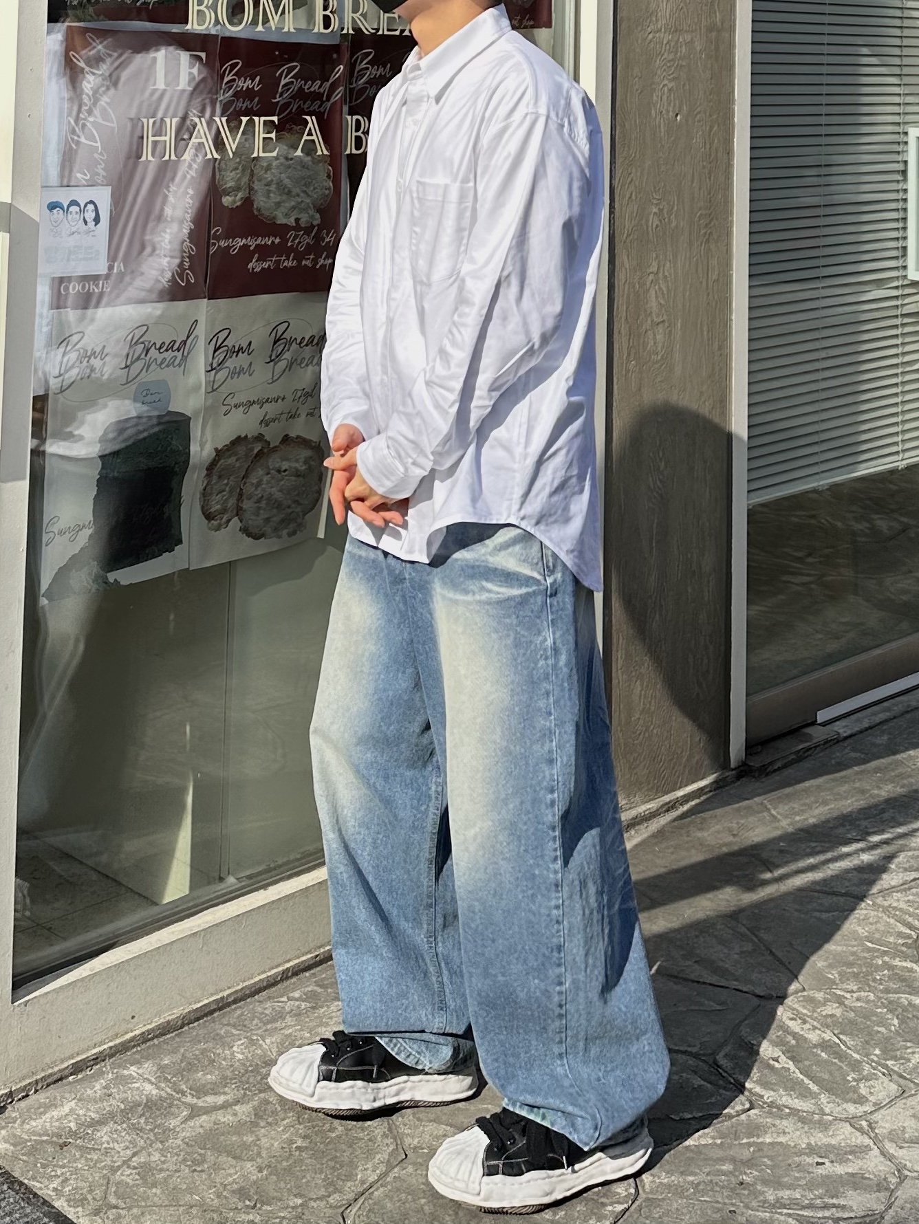 Maison Mihara Yasuhiro Blakey OG Sole Canvas Low-top Sneakers Black White, Maison Mihara Yasuhiro Blakey Puffer OG Sole Leather Low-top Sneakers Black 착용 스타일 - 4