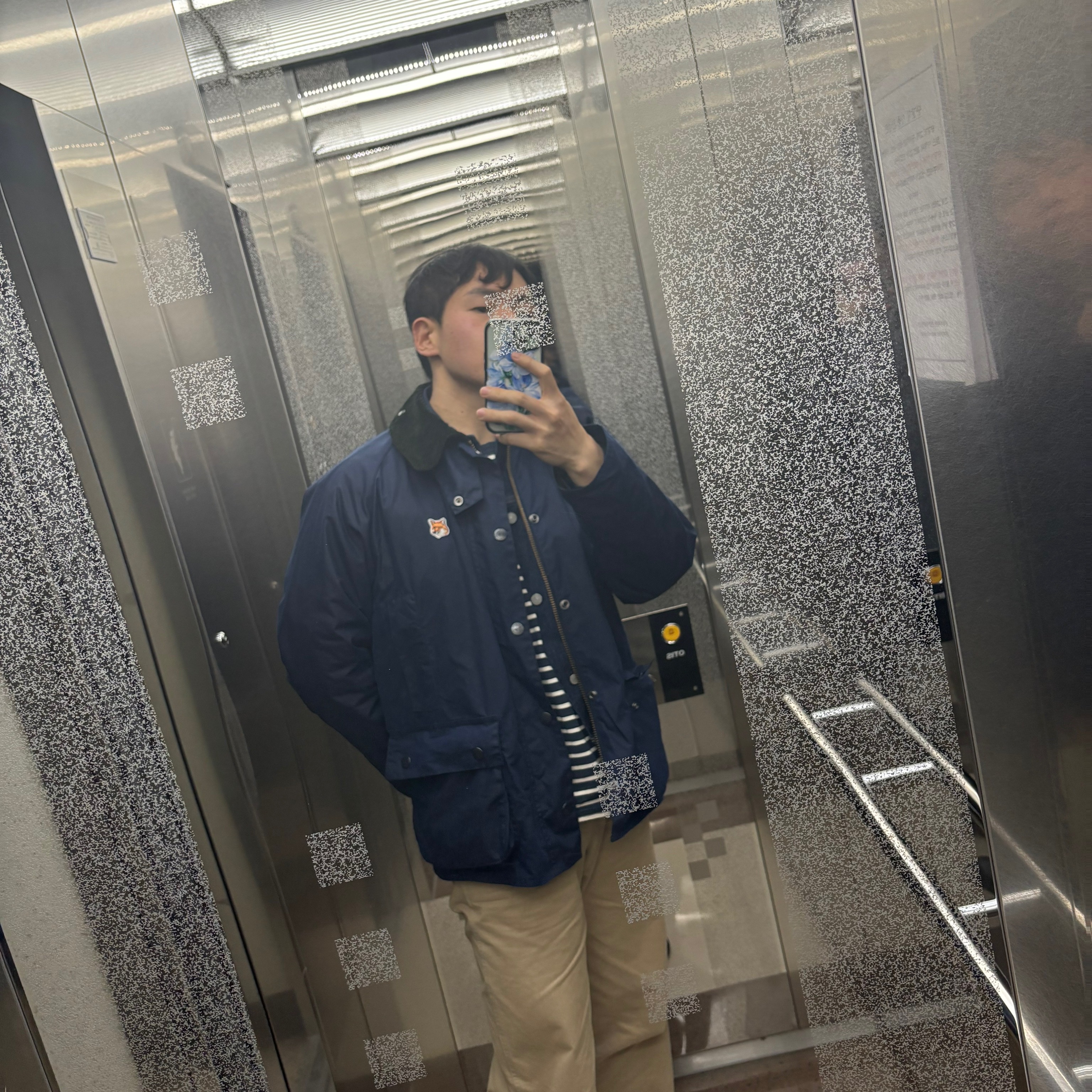 Barbour x Maison Kitsune Beaufort Waxed Jacket Indigo 착용 스타일