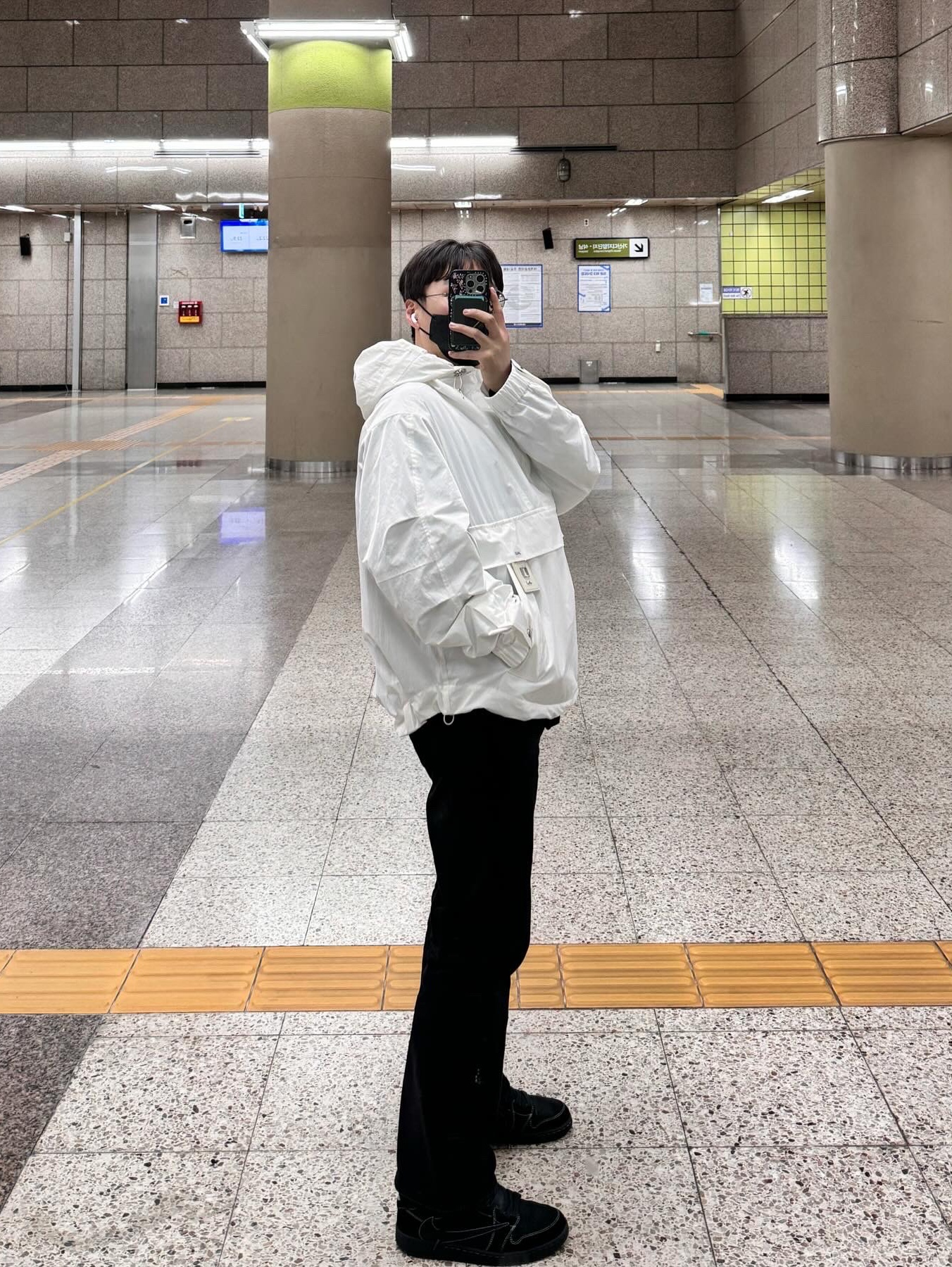 Wooyoungmi Long Straight Denim Pants Black -23FW, Jordan 1 x Travis Scott Retro Low OG SP Black Phantom 착용 스타일 - 2