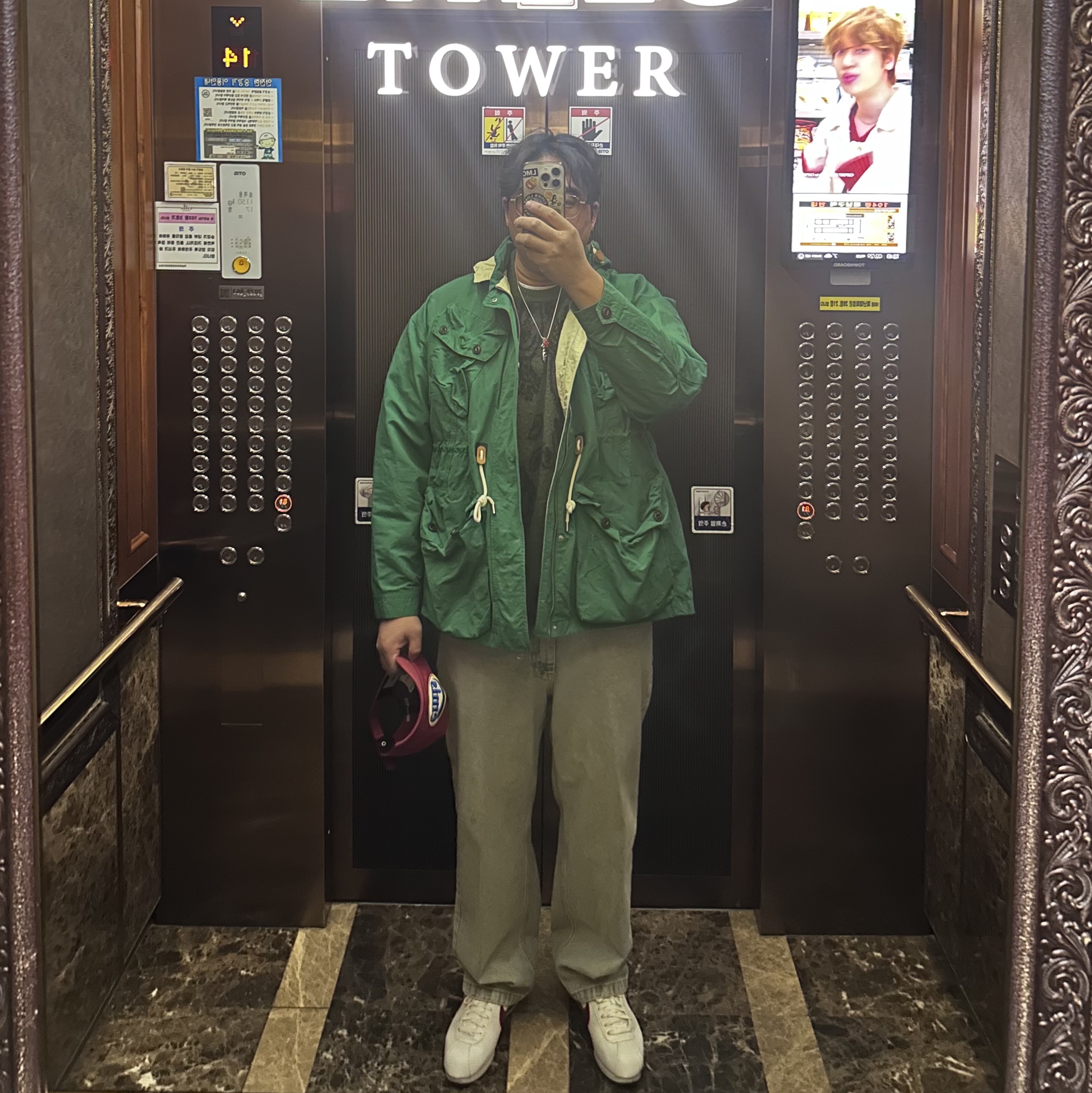 Emis Wappen Ball Cap Red, Carhartt WIP Medford Sweater Plant Paisley Jacquard 착용 스타일 - 1