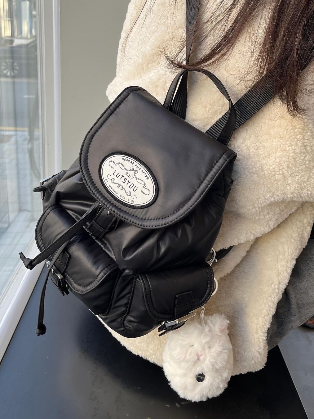 LOTS YOU Nostalgia Chubby Backpack Black, LOTS YOU Cloudy Chubby Backpack Silver 착용 스타일