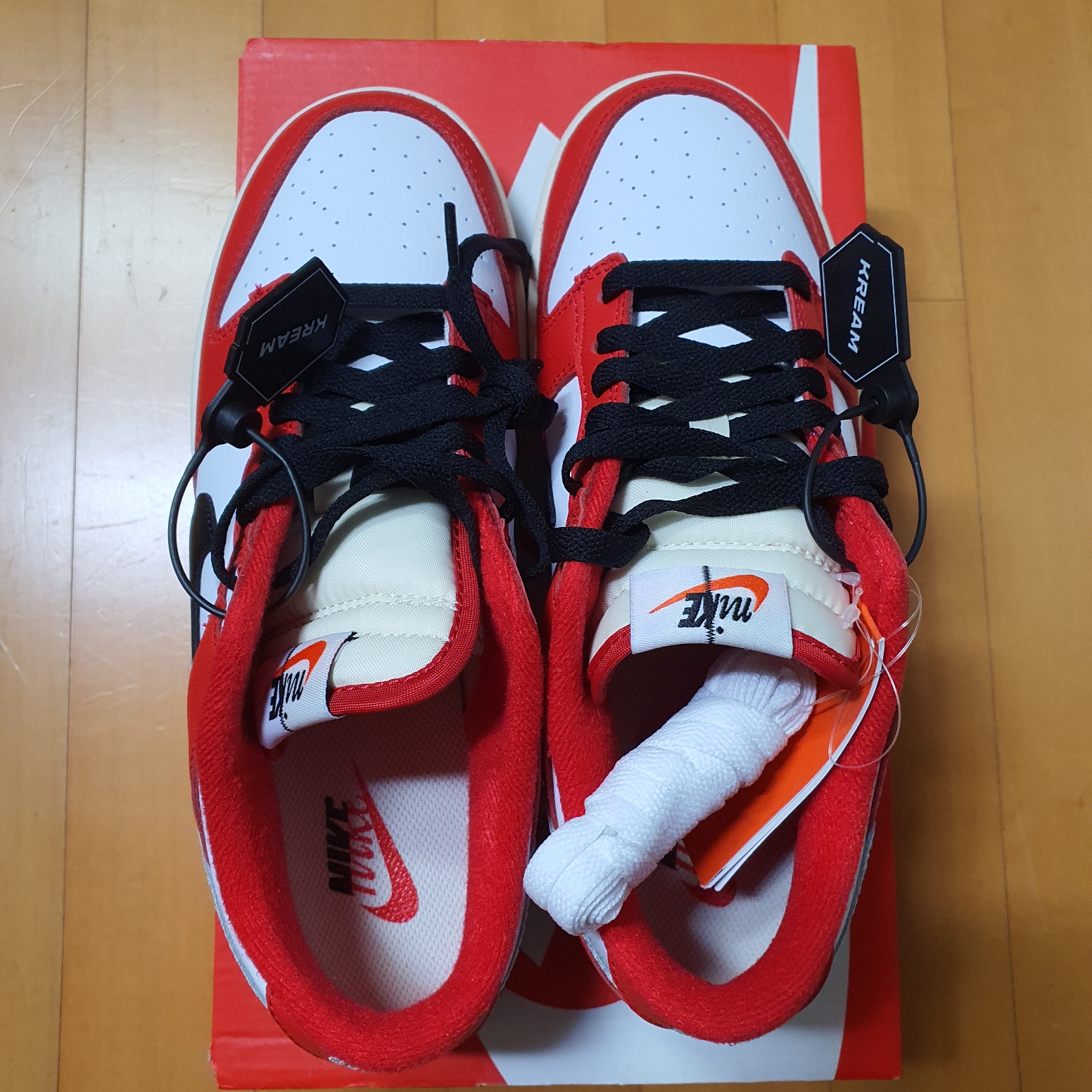 Nike Dunk Low Retro PRM University Red Black 착용 스타일