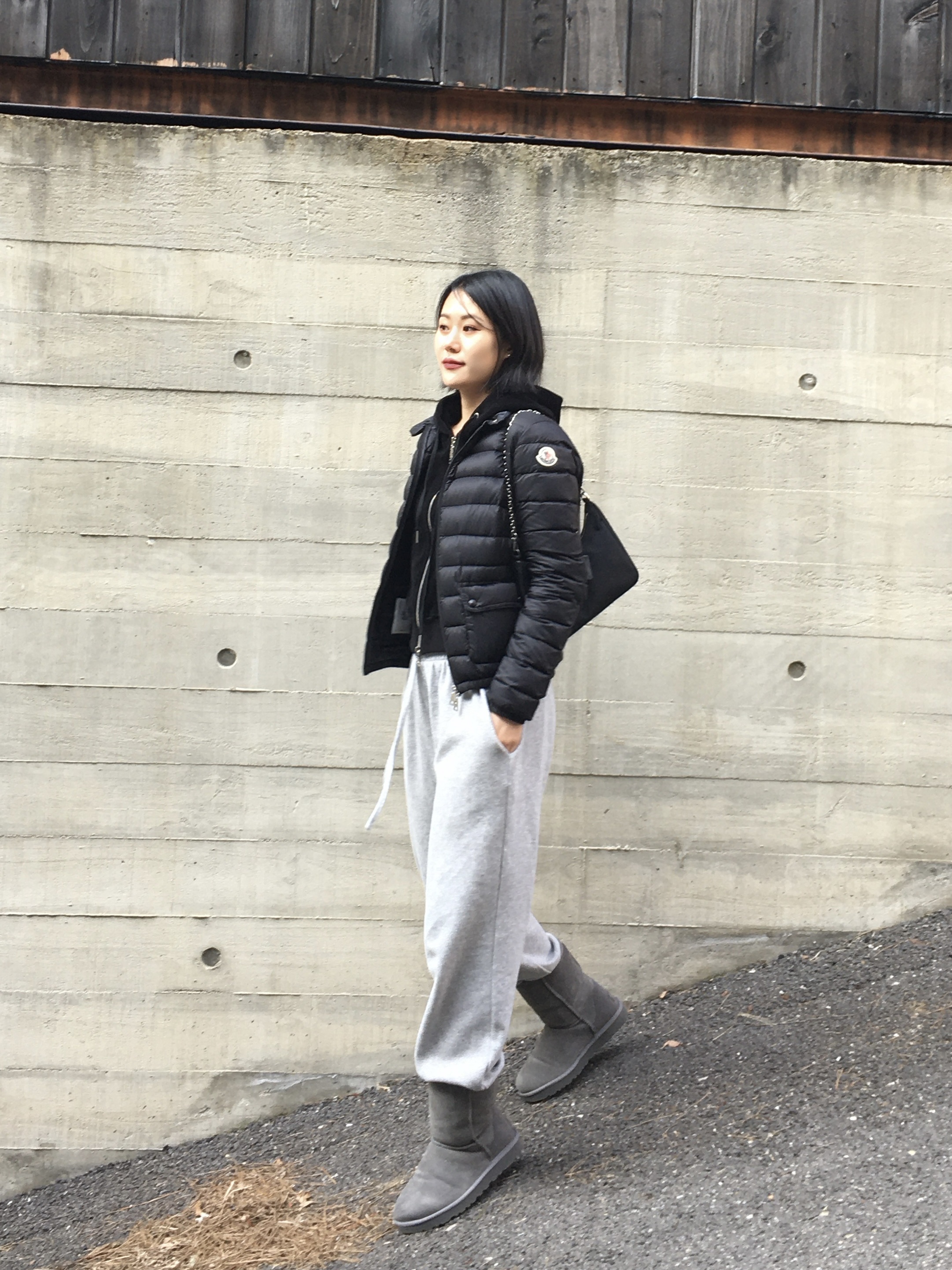 (W) Moncler Lans Short Down Jacket Black - 22SS, (W) UGG Classic Short II Boots Grey 착용 스타일 - 1