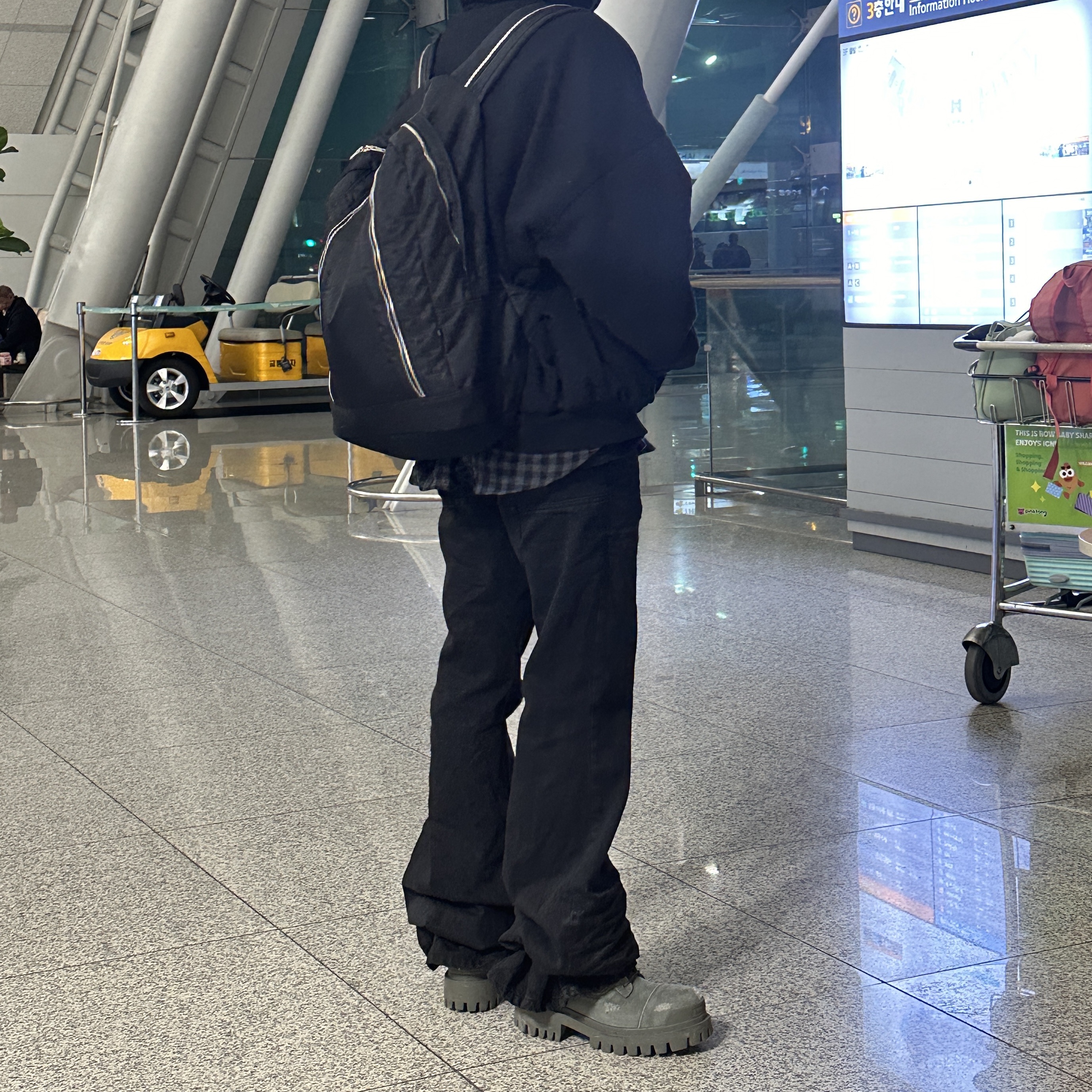 Balenciaga Combat Strike 20mm Boot Kaki, Farfromwhat Far Zipper Ripstop Backpack Black 착용 스타일 - 3