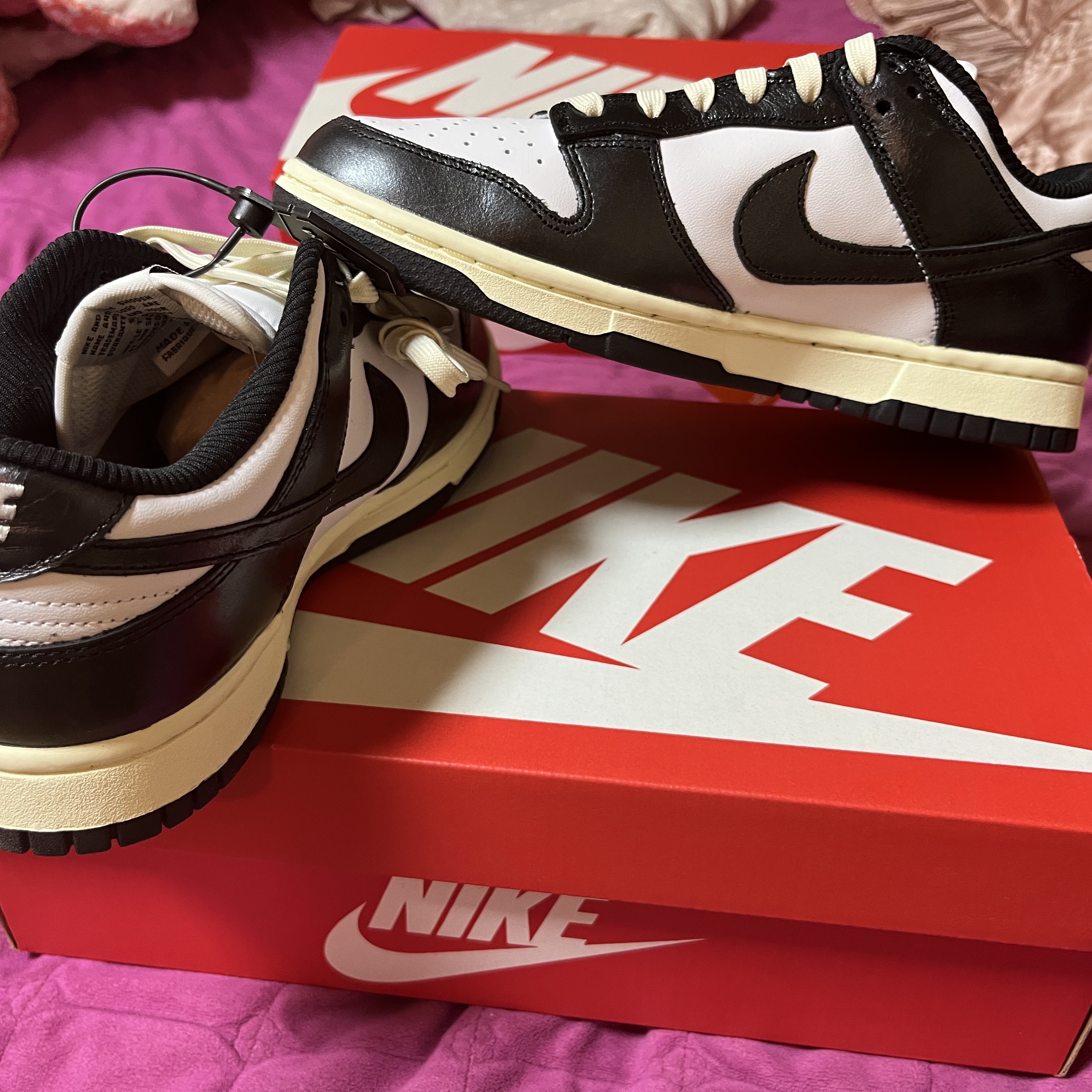 (W) Nike Dunk Low Vintage Black and White 착용 스타일