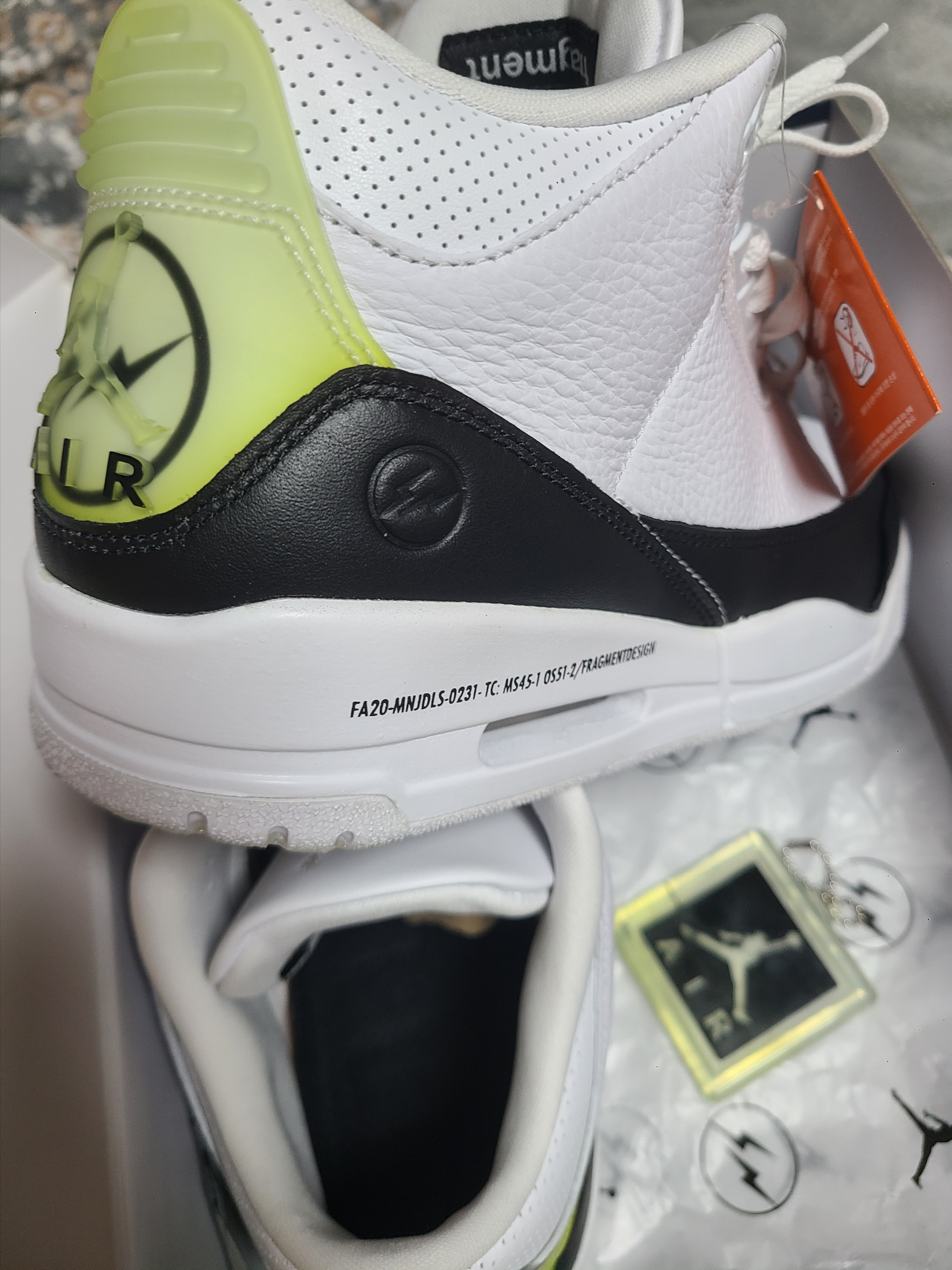 Jordan 3 x Fragment Retro SP White Black 착용 스타일 - 4