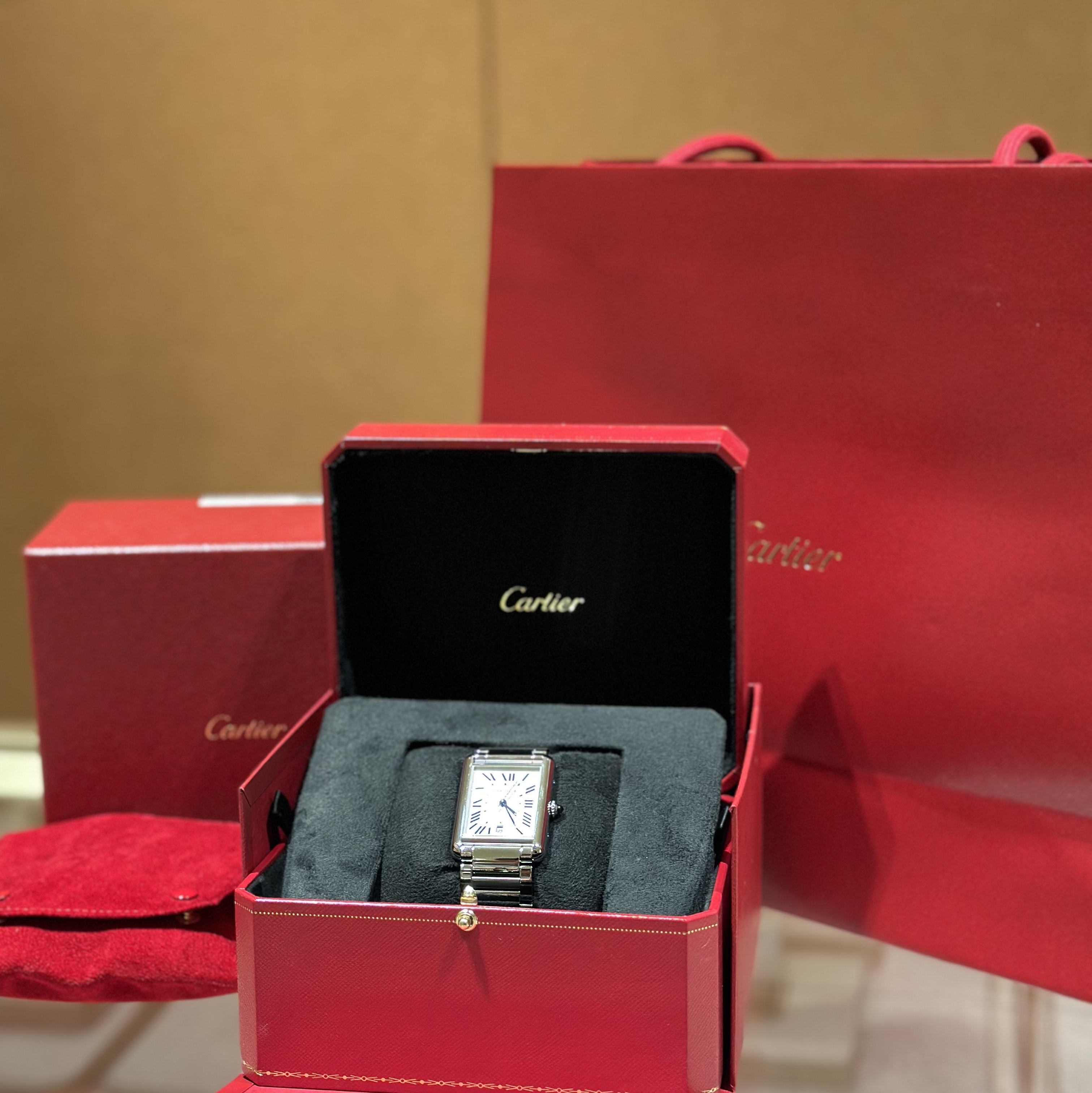 Cartier Tank Must Watch Extra Large Automatic Steel Calfskin Black, Cartier Tank Must Watch Extra Large Automatic Steel Bracelet Steel 착용 스타일 - 3