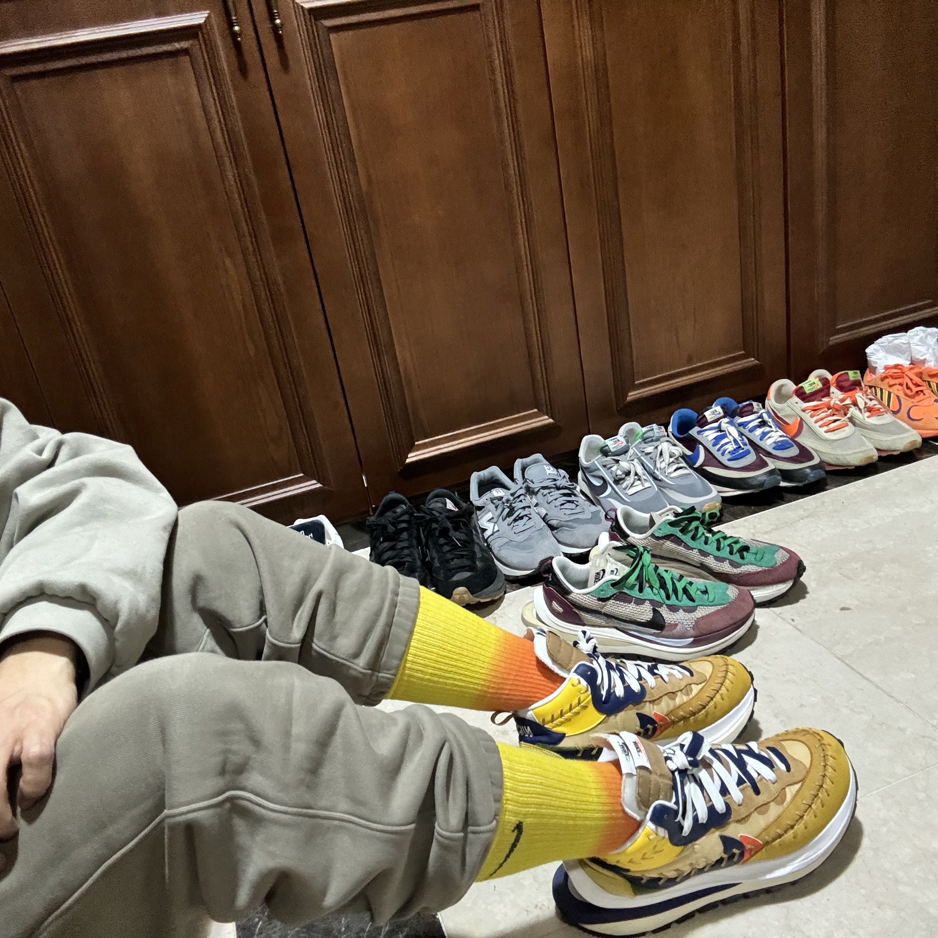 Nike x Sacai x Jean Paul Gaultier VaporWaffle Sesame Blue Void, Essentials Nylon Fleece Hooded Sweater Seal - 24SS 착용 스타일 - 3
