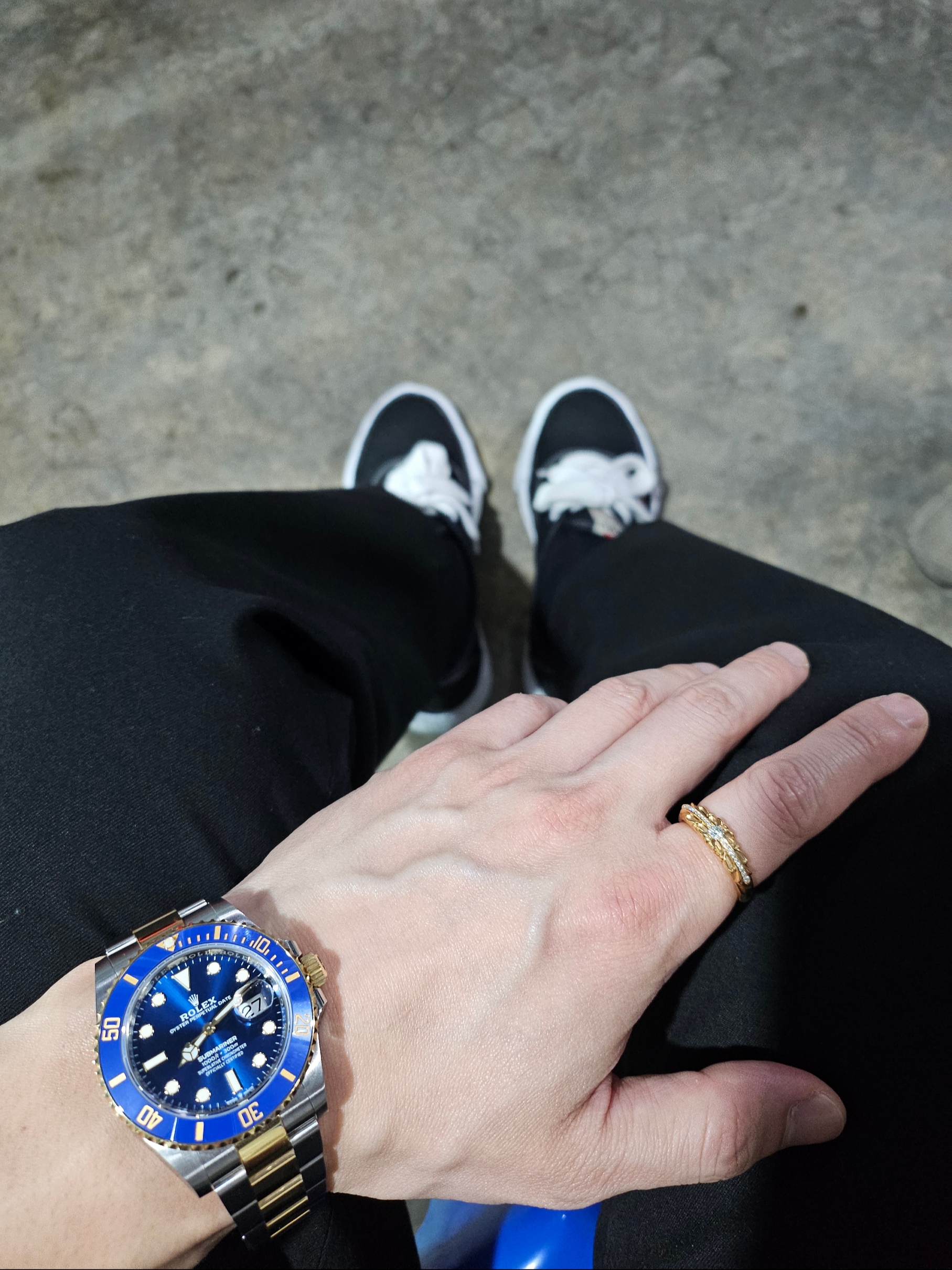 Rolex Submariner Date 41mm 126613LB Royal Blue Oyster, Maison Mihara Yasuhiro Baker OG Sole Canvas Low Cut Sneakers Black 착용 스타일
