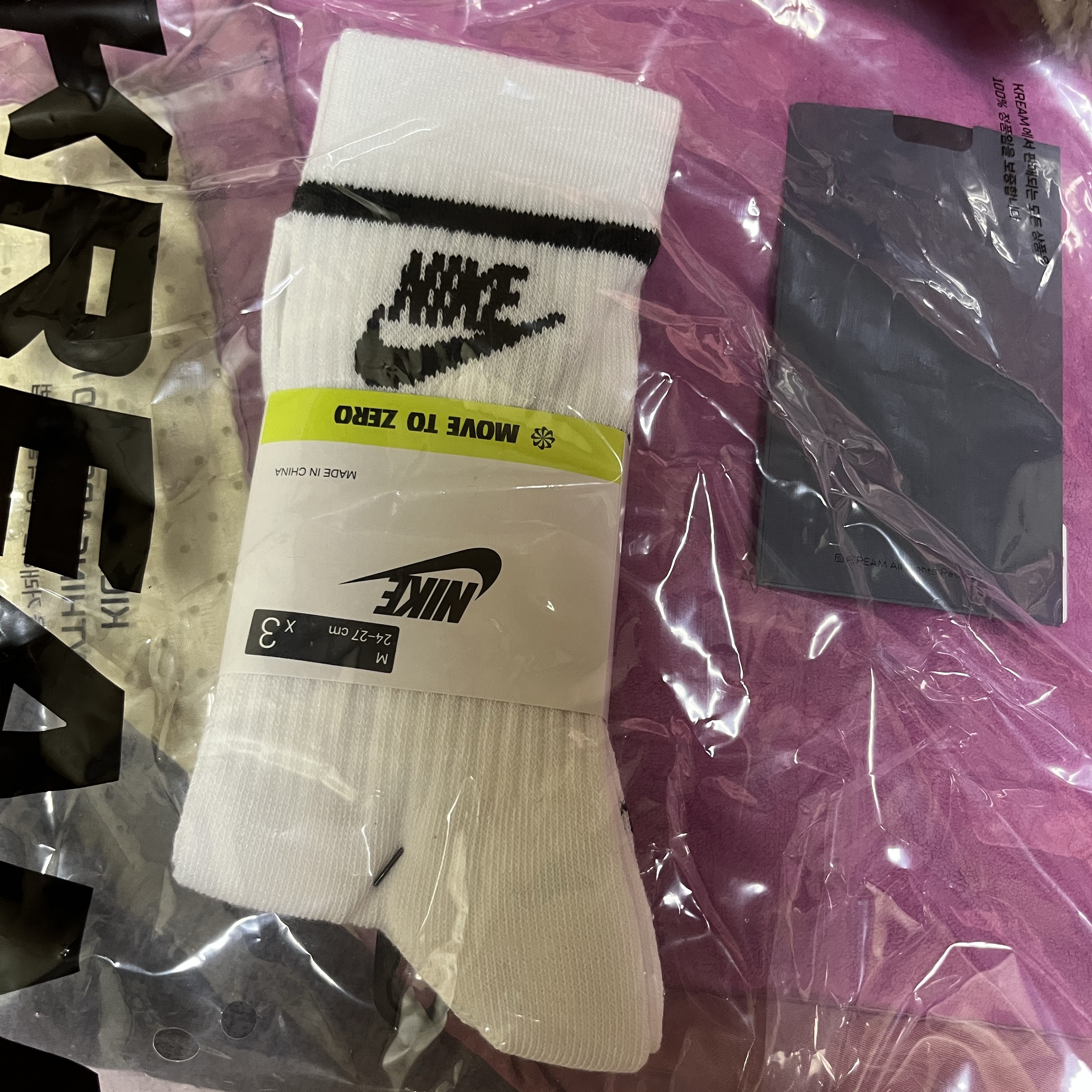 Nike Everyday Essential Crew Socks White (3 Pack/Korean Ver.) 착용 스타일