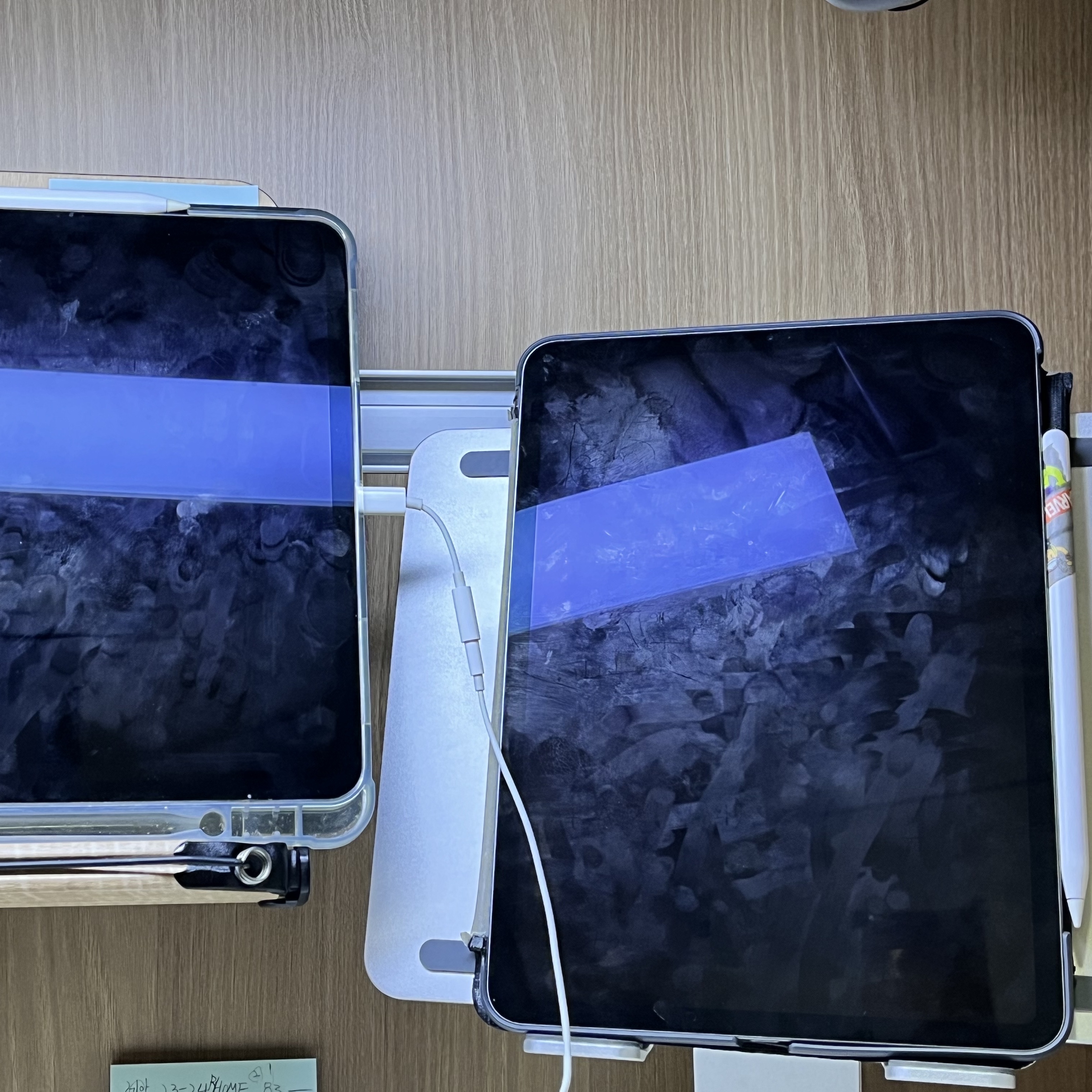 Apple iPad Pro 6th Gen 12.9-inch Wifi 128GB Space Gray (Korean Ver.), Apple iPad Pro 3rd Gen 11-inch Wifi 128GB Space Gray (Korean Ver.) 착용 스타일