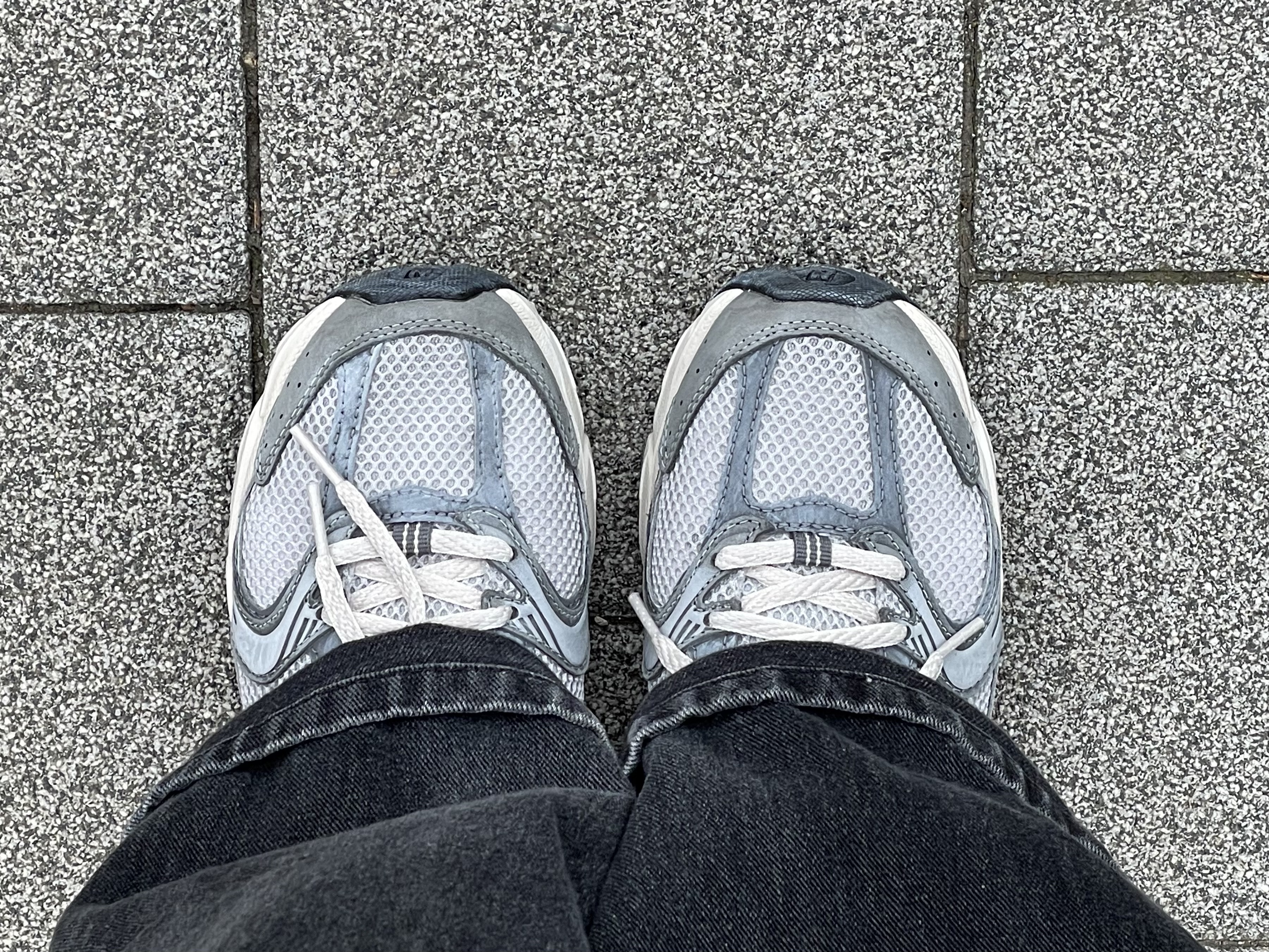 New Balance 530 Premium Vintage Grey Matter 착용 스타일