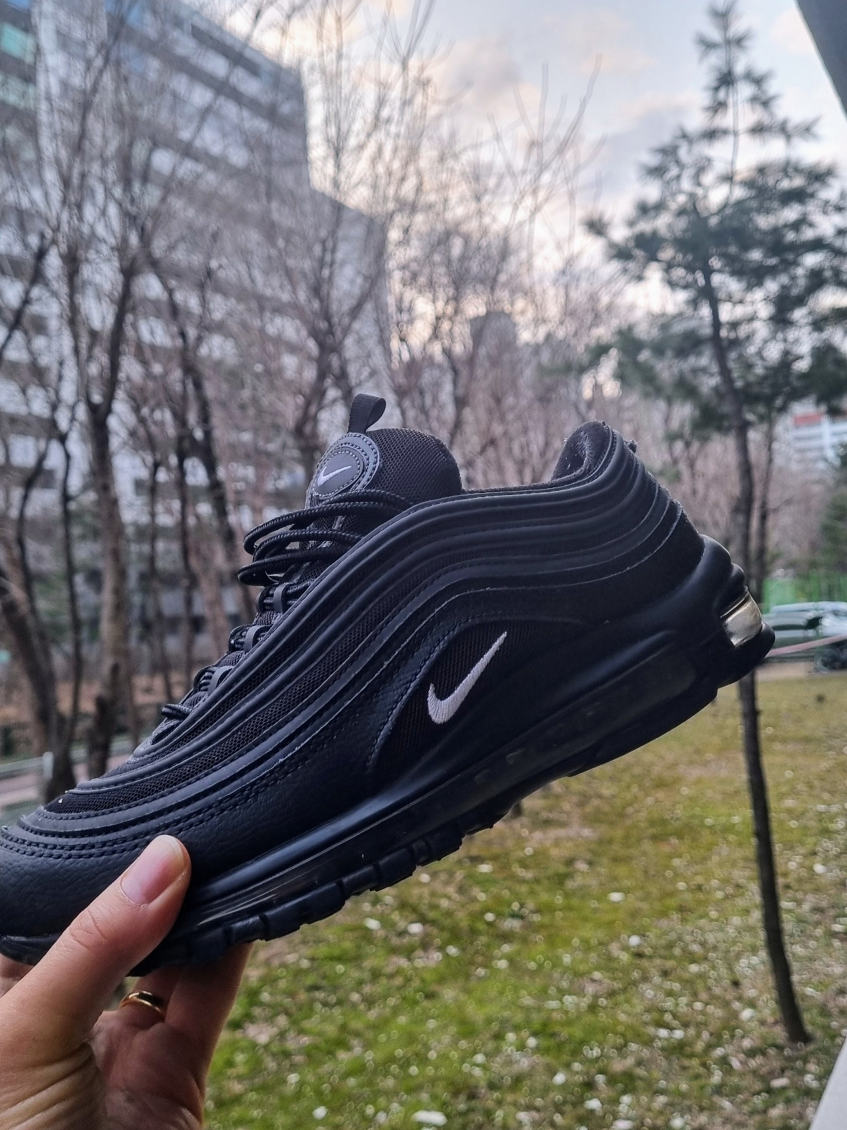 Nike Air Max 97 Black White Anthracite 착용 스타일