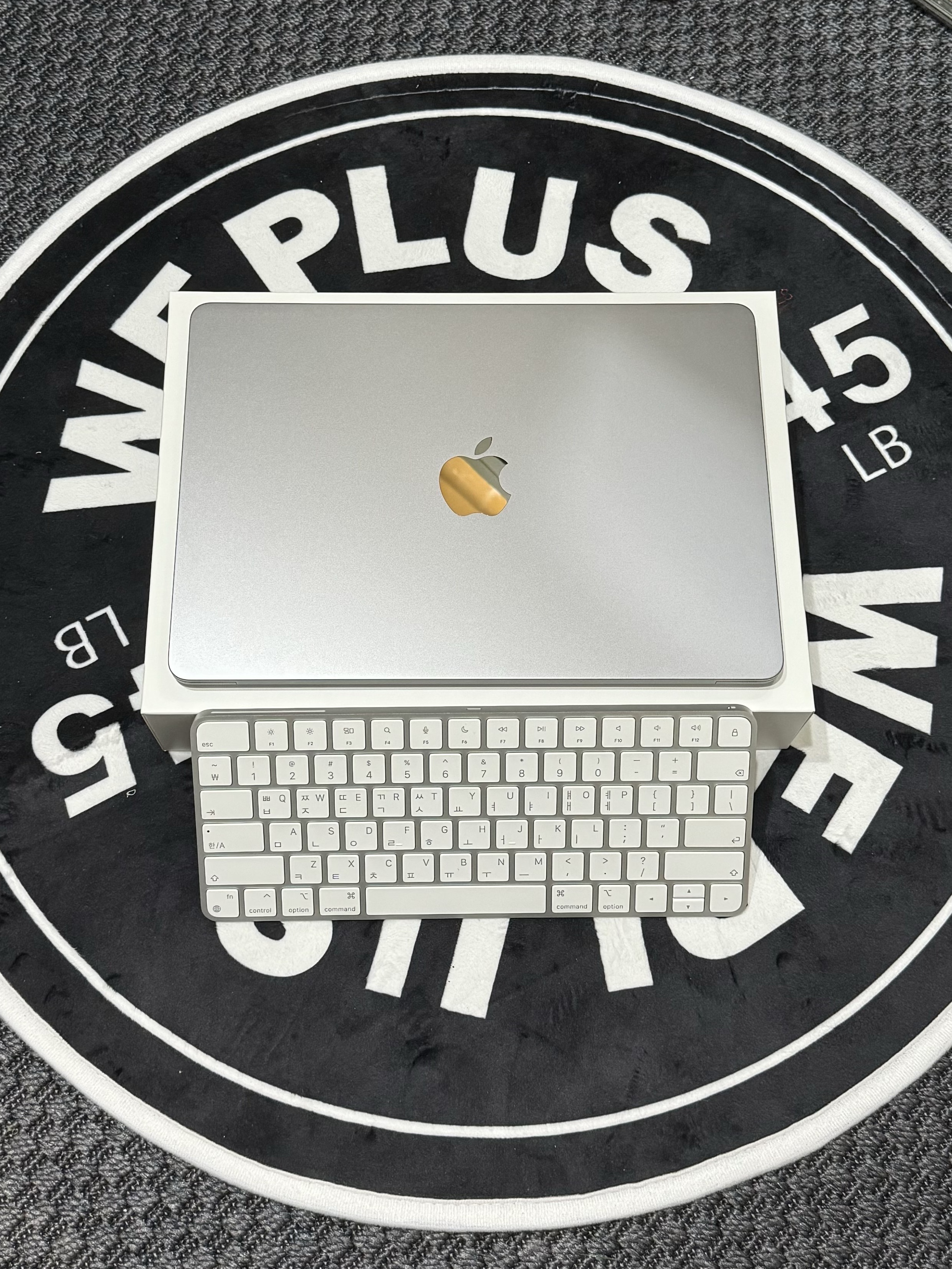 Apple 2022 MacBook Pro 13 M2 512GB SSD / 8GB RAM Space Gray (Korean Ver.), [KREAM 단독] ADSB Andersson Bell Macaron Intarsia Cardigan Khaki 착용 스타일 - 3