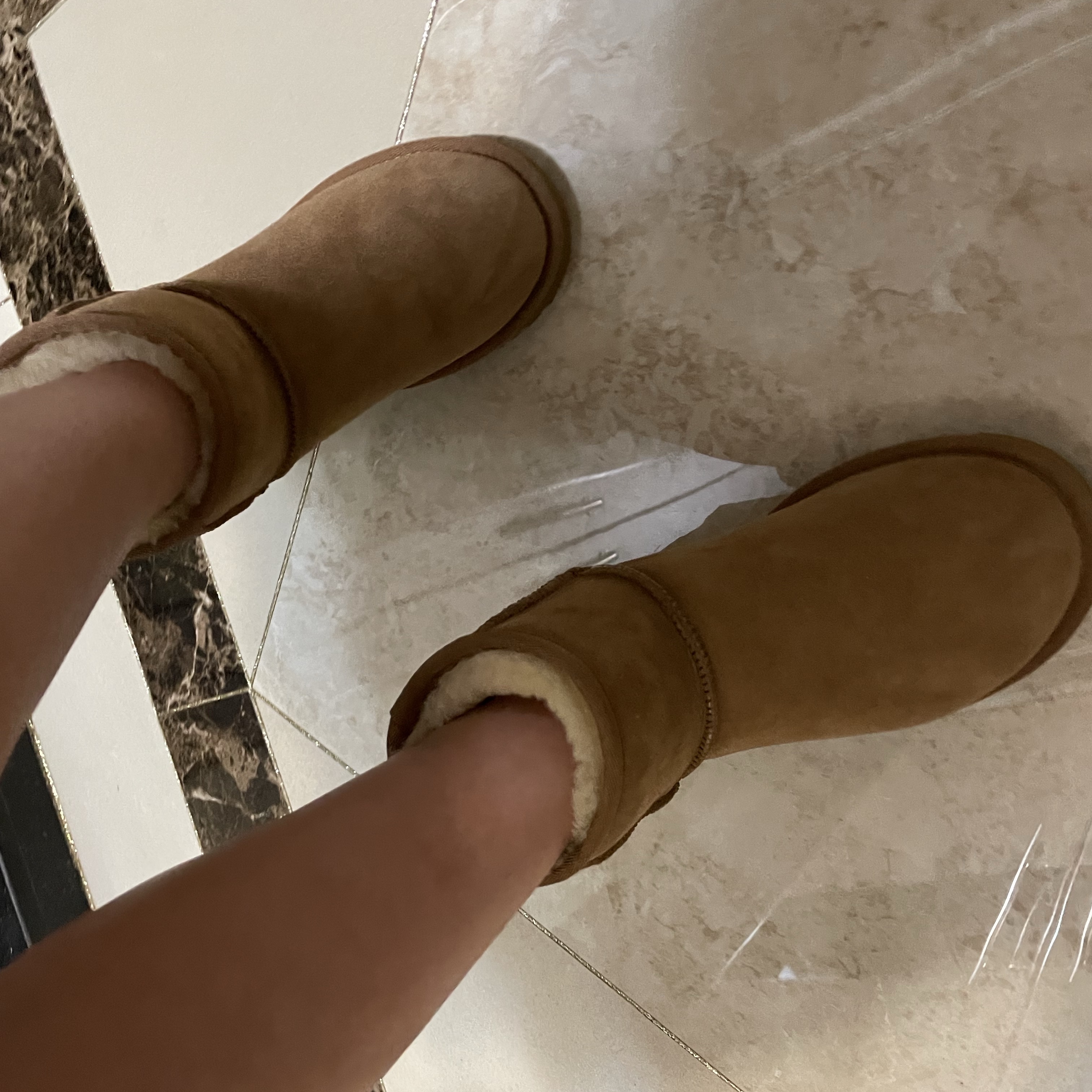 (W) UGG Classic Mini II Boots Chestnut 착용 스타일 - 2