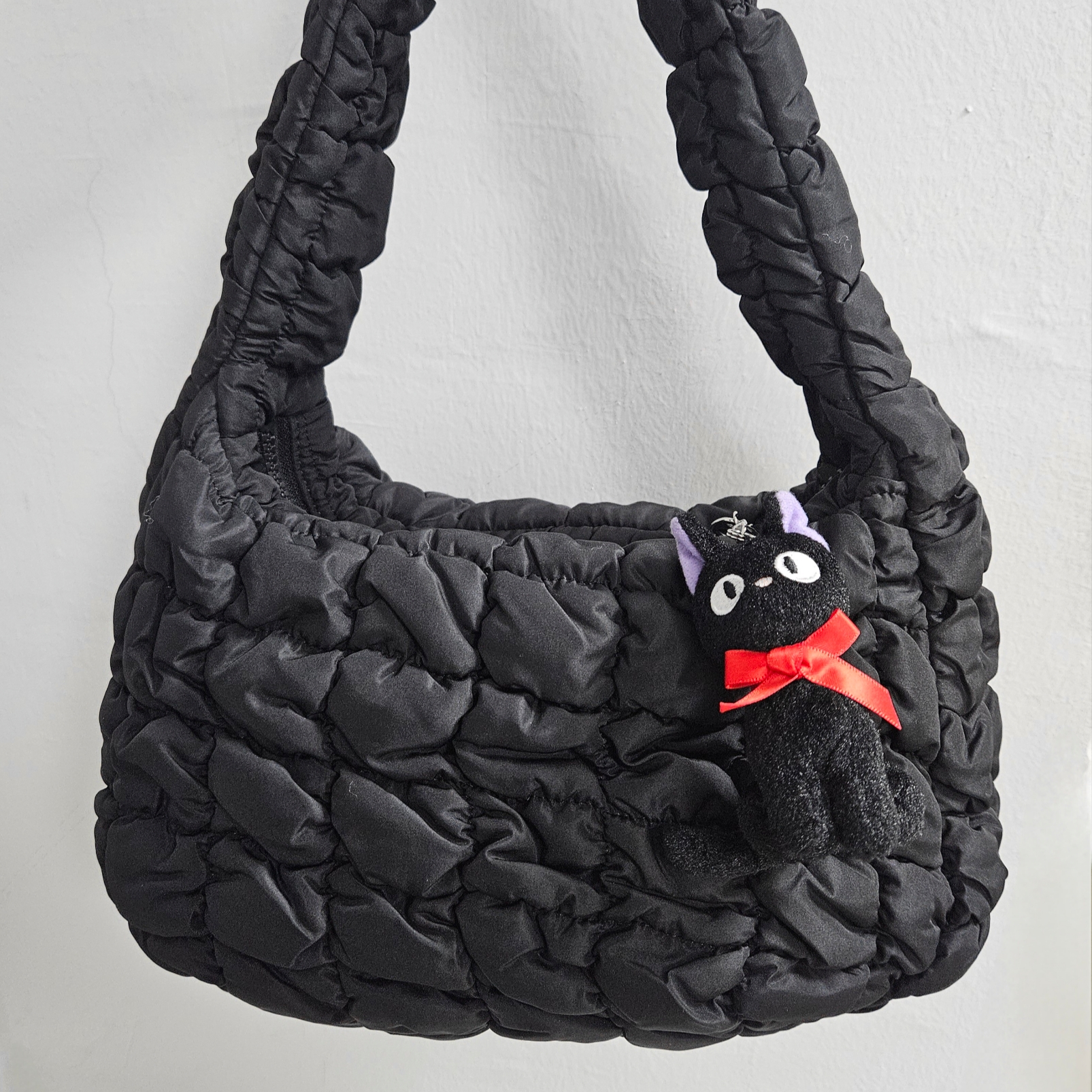 COS Quilted Mini Bag Black 착용 스타일