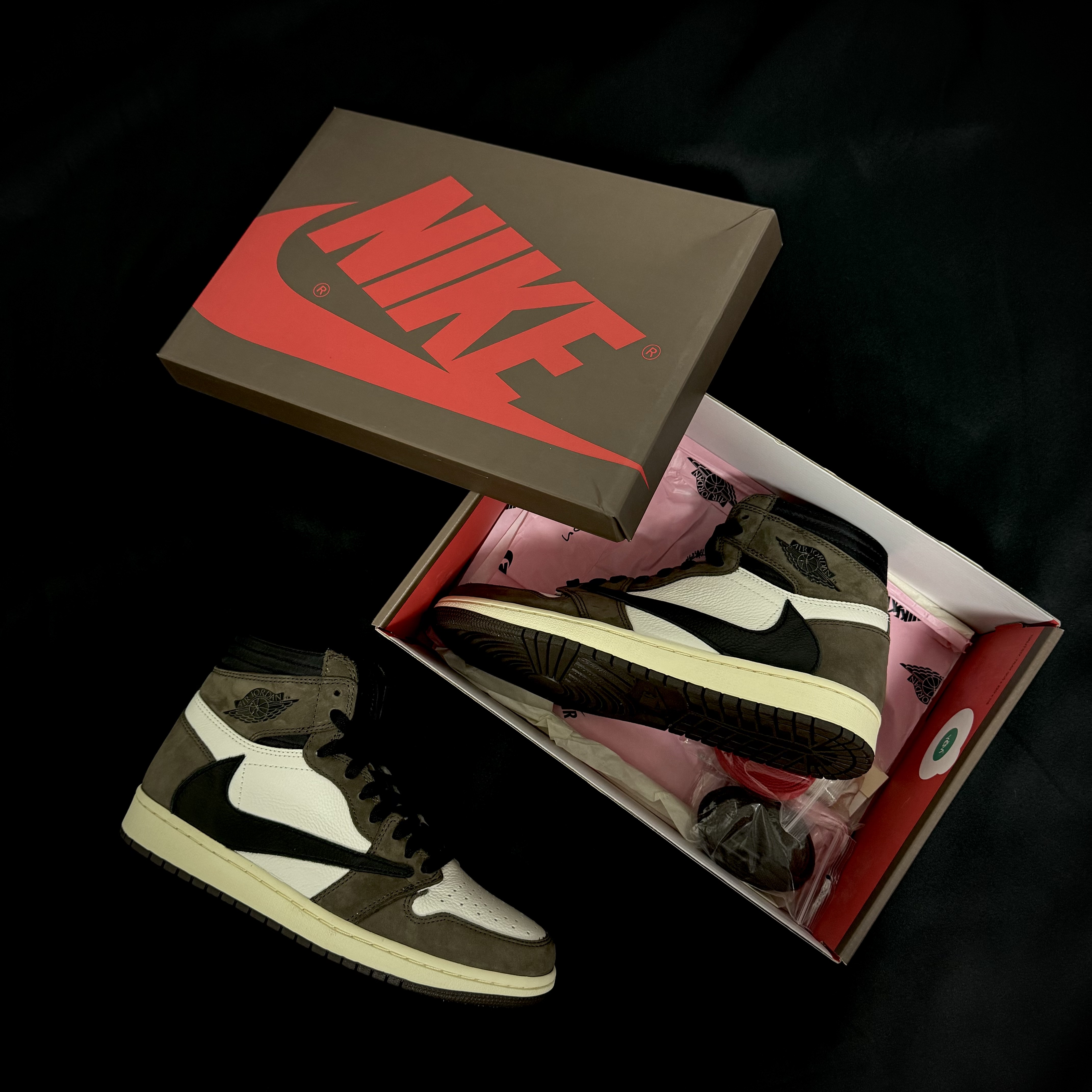 Jordan 1 x Travis Scott Retro High OG SP Mocha 착용 스타일