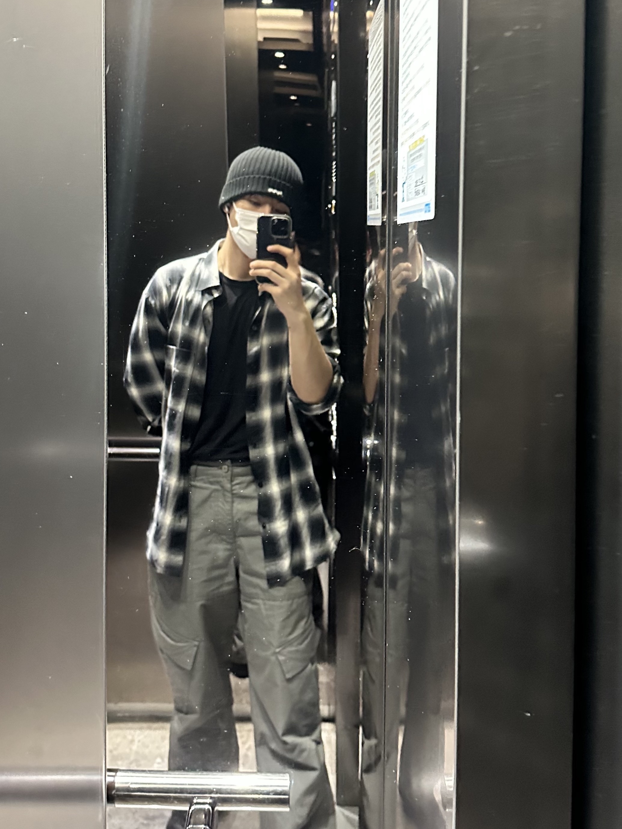 Supreme Overdyed Beanie Black 착용 스타일 - 3